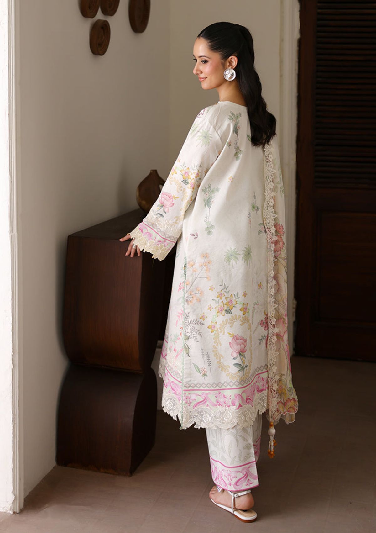 Roheenaz Sunlit Tales'26 D-04 Petalbeam