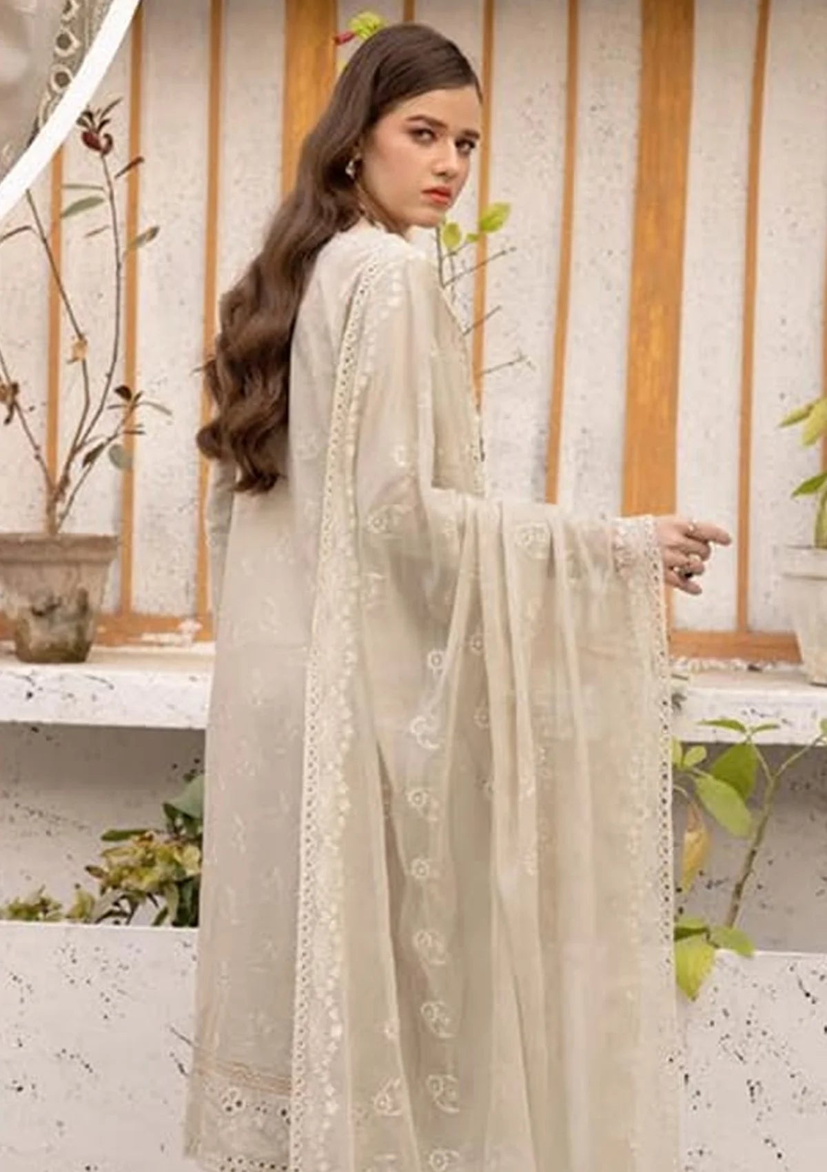 RA Mahee's Aangan Emb Lawn'24 D-02 - Mohsin Saeed Fabrics