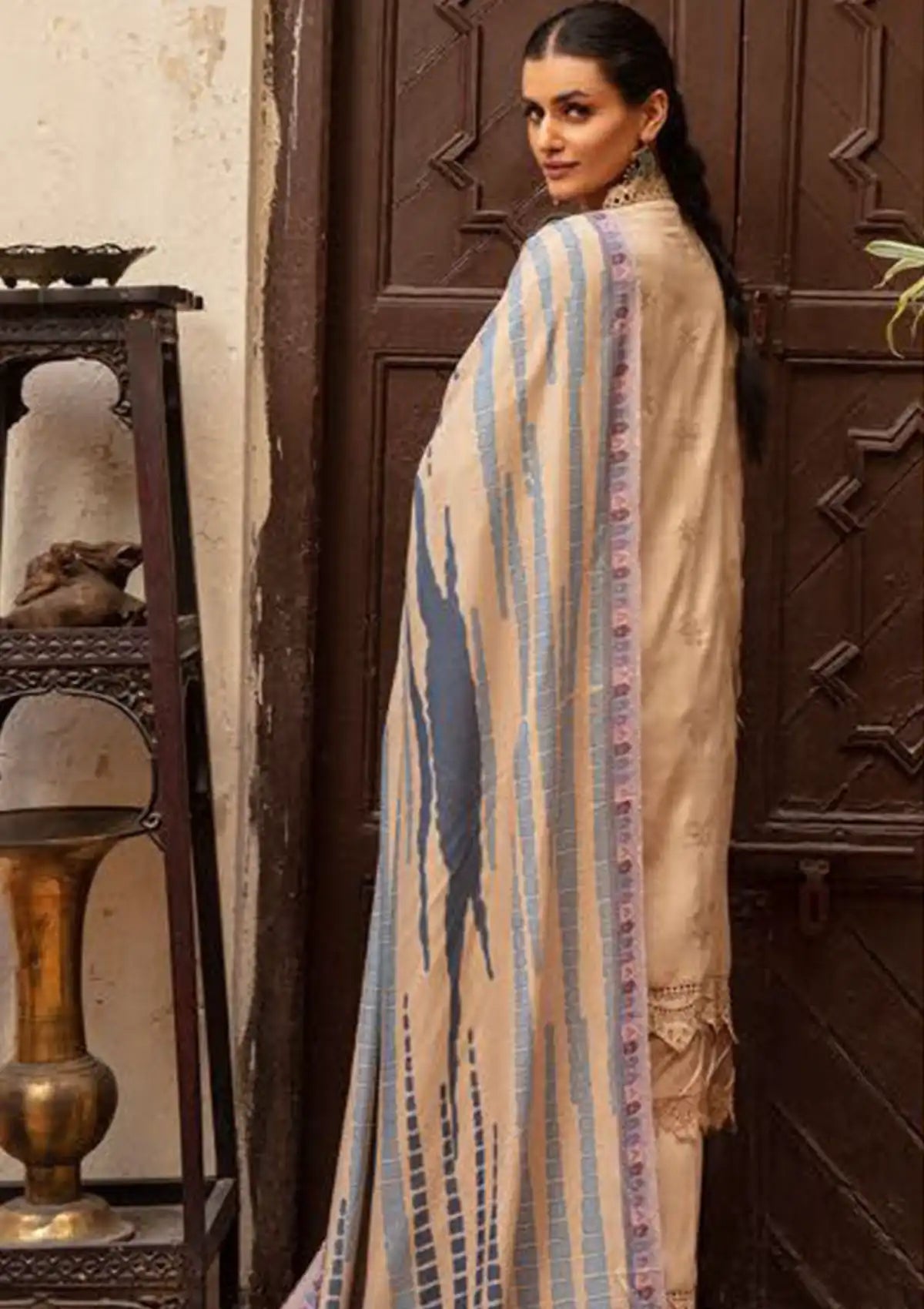Mahee's Emb Slub'23 D-04 - Mohsin Saeed Fabrics