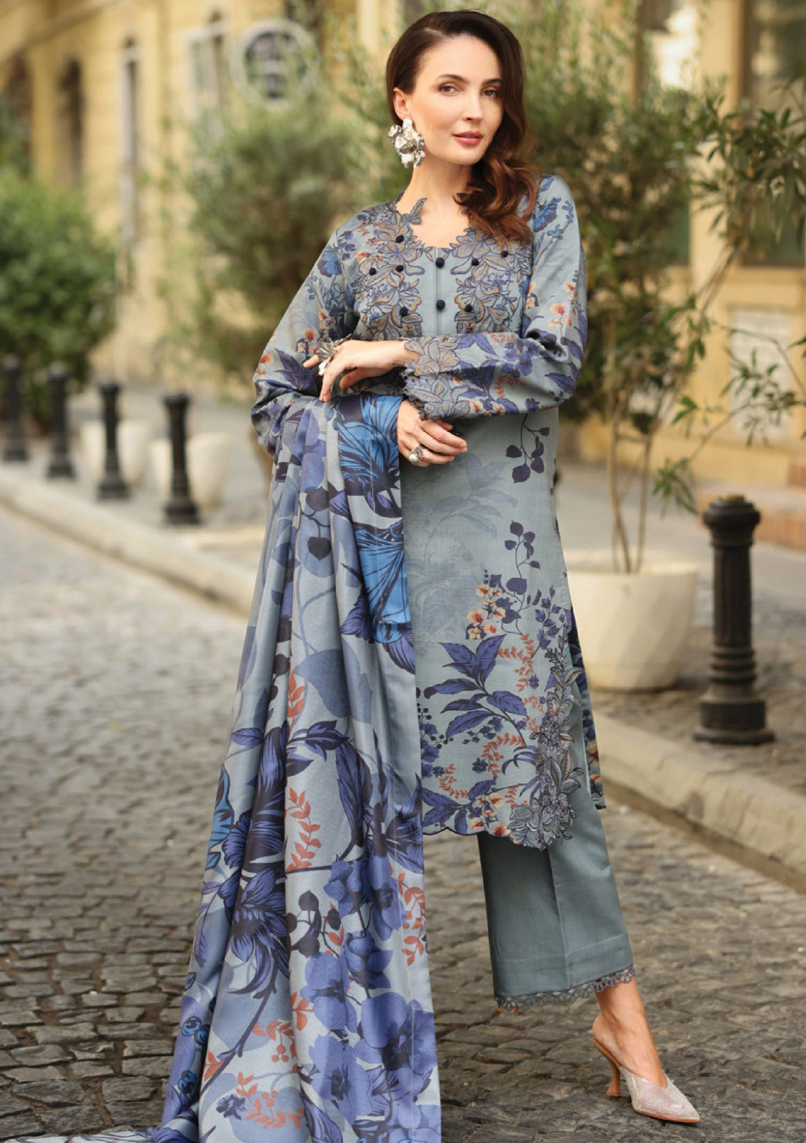 mohsin-saeed-fabrics-is-selling-online-and-in stores-Luxury-daily-wear-wedding-wear-formal-wear-in-budgeted-price.This-product-is-from-rang-rasiya-life-style-winter-edit25-d-04-audrey-is-available-on-Mohsin-saeed-fabrics-website.