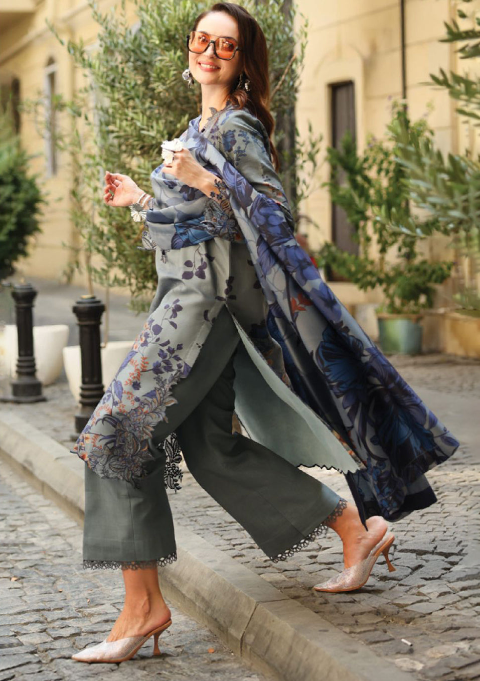 mohsin-saeed-fabrics-is-selling-online-and-in stores-Luxury-daily-wear-wedding-wear-formal-wear-in-budgeted-price.This-product-is-from-rang-rasiya-life-style-winter-edit25-d-04-audrey-is-available-on-Mohsin-saeed-fabrics-website.