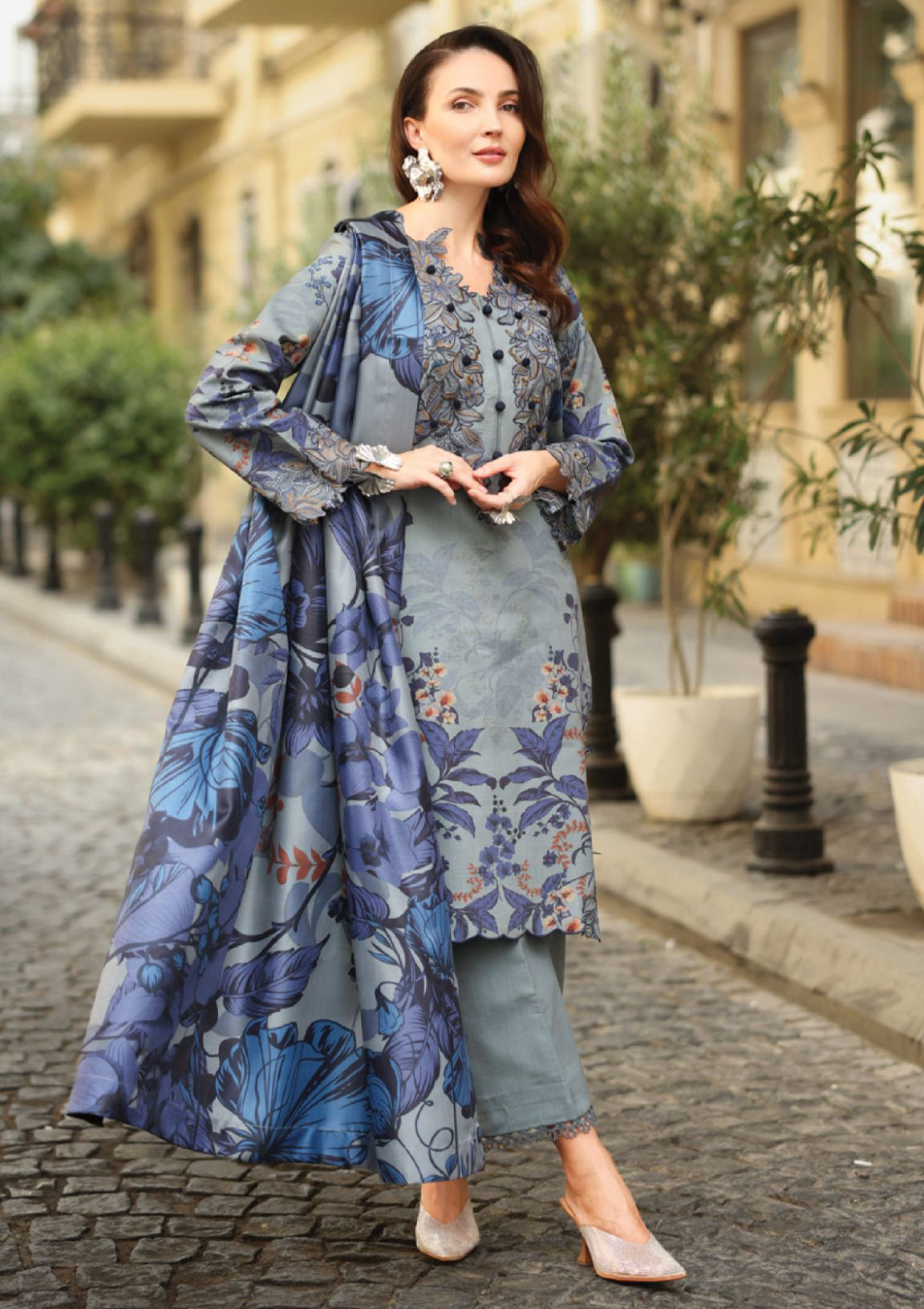 mohsin-saeed-fabrics-is-selling-online-and-in stores-Luxury-daily-wear-wedding-wear-formal-wear-in-budgeted-price.This-product-is-from-rang-rasiya-life-style-winter-edit25-d-04-audrey-is-available-on-Mohsin-saeed-fabrics-website.