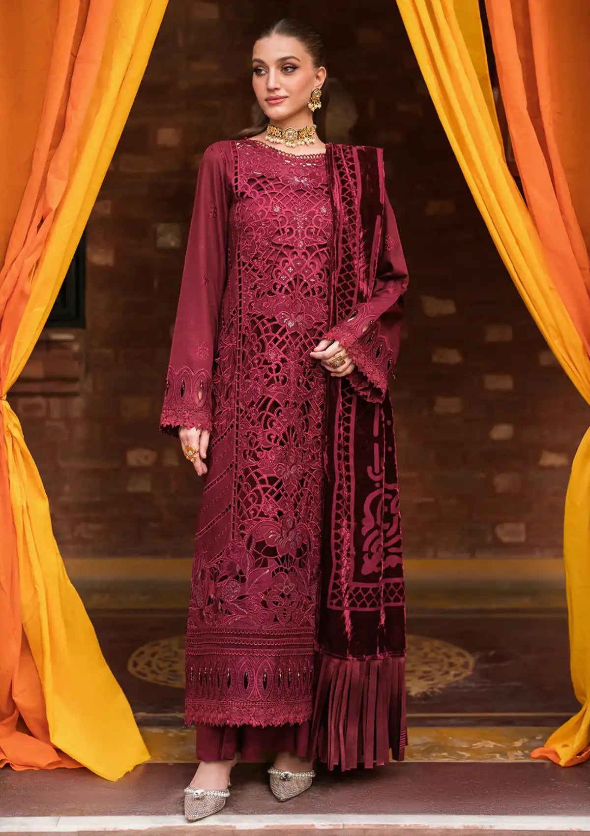 Mahnur Nazakat Luxury Winter'24 D-09 REINA