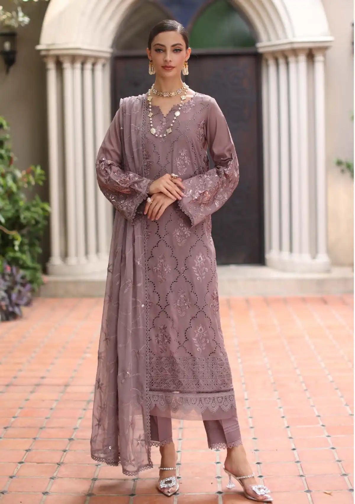 mohsin-saeed-fabrics-is-selling-online-and-in stores-Luxury-daily-wear-wedding-wear-formal-wear-in-budgeted-price-This-product-is-from-riaz-arts-riwayat-emb-lawn25-rl-02-is-available-on-Mohsin-saeed-fabrics-website.