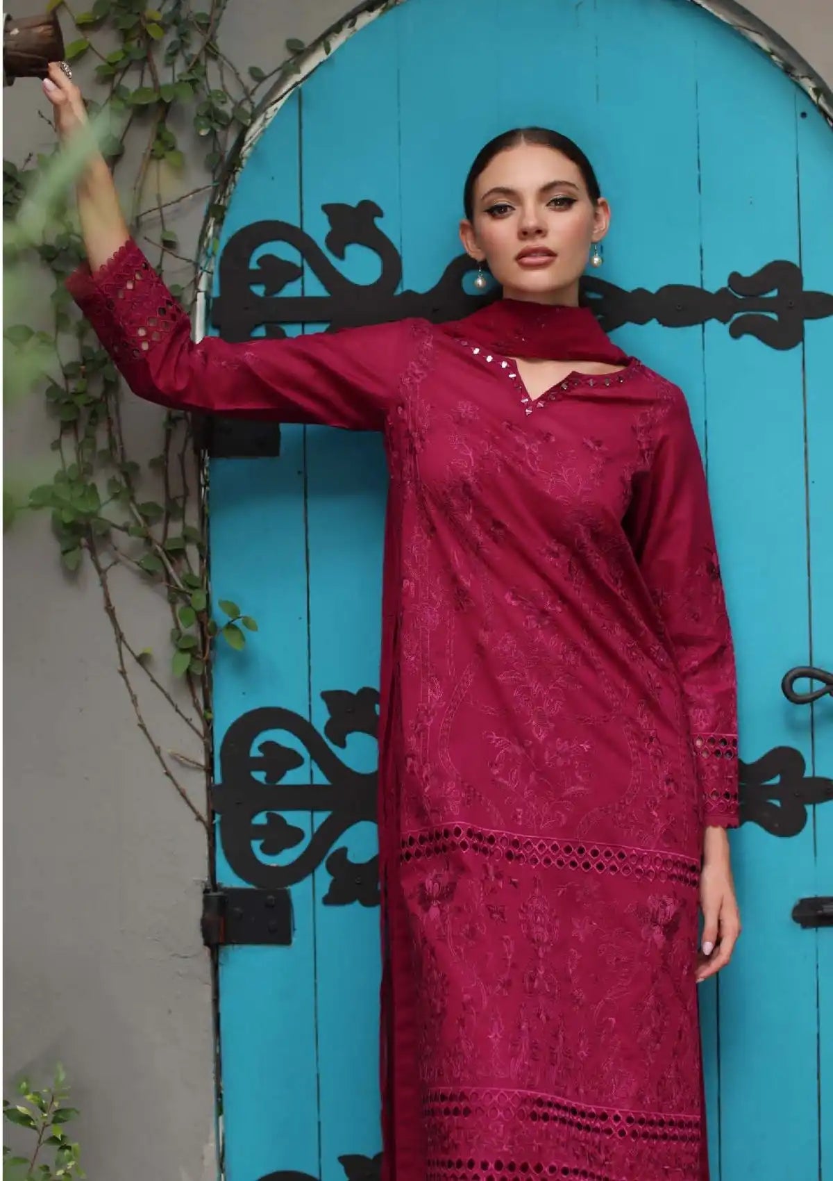 mohsin-saeed-fabrics-is-selling-online-and-in stores-Luxury-daily-wear-wedding-wear-formal-wear-in-budgeted-price-This-product-is-from-riaz-arts-riwayat-emb-lawn25-rl-05-is-available-on-Mohsin-saeed-fabrics-website.