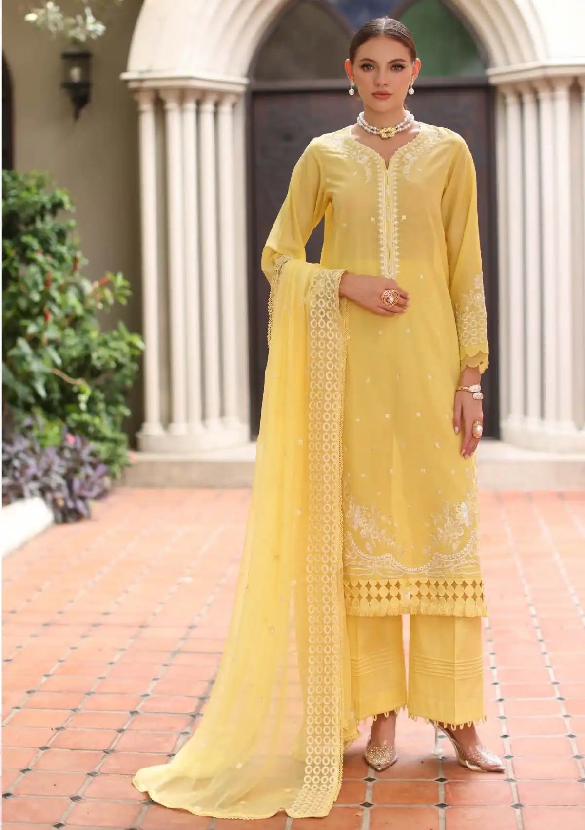 mohsin-saeed-fabrics-is-selling-online-and-in stores-Luxury-daily-wear-wedding-wear-formal-wear-in-budgeted-price-This-product-is-from-riaz-arts-riwayat-emb-lawn25-rl-08-is-available-on-Mohsin-saeed-fabrics-website.