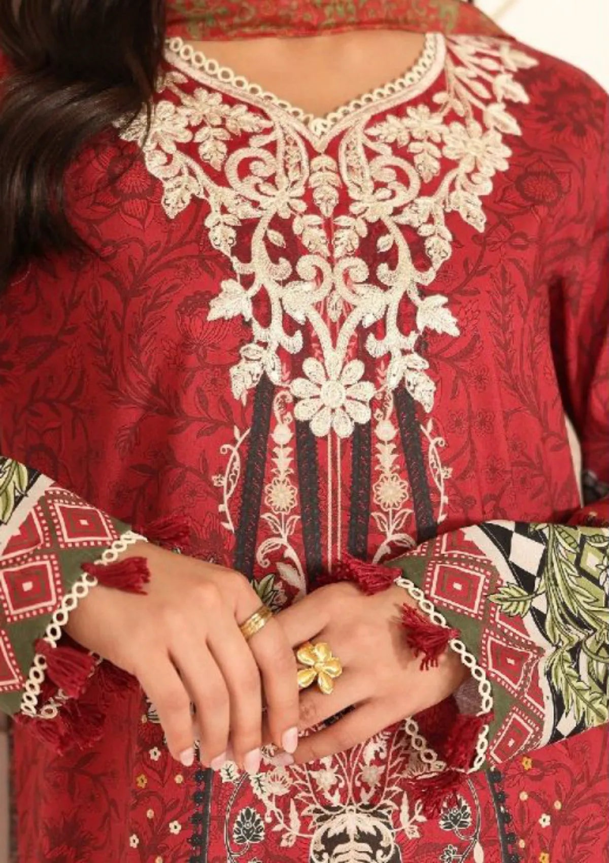 mohsin-saeed-fabrics-luxury-fashion-collection-daily-wear-wedding-and-formal-in-budget-This-product-is-from-roheenaz-pareesa-printed-cambric25-mysha-is-available-on-Mohsin-saeed-fabrics-website.