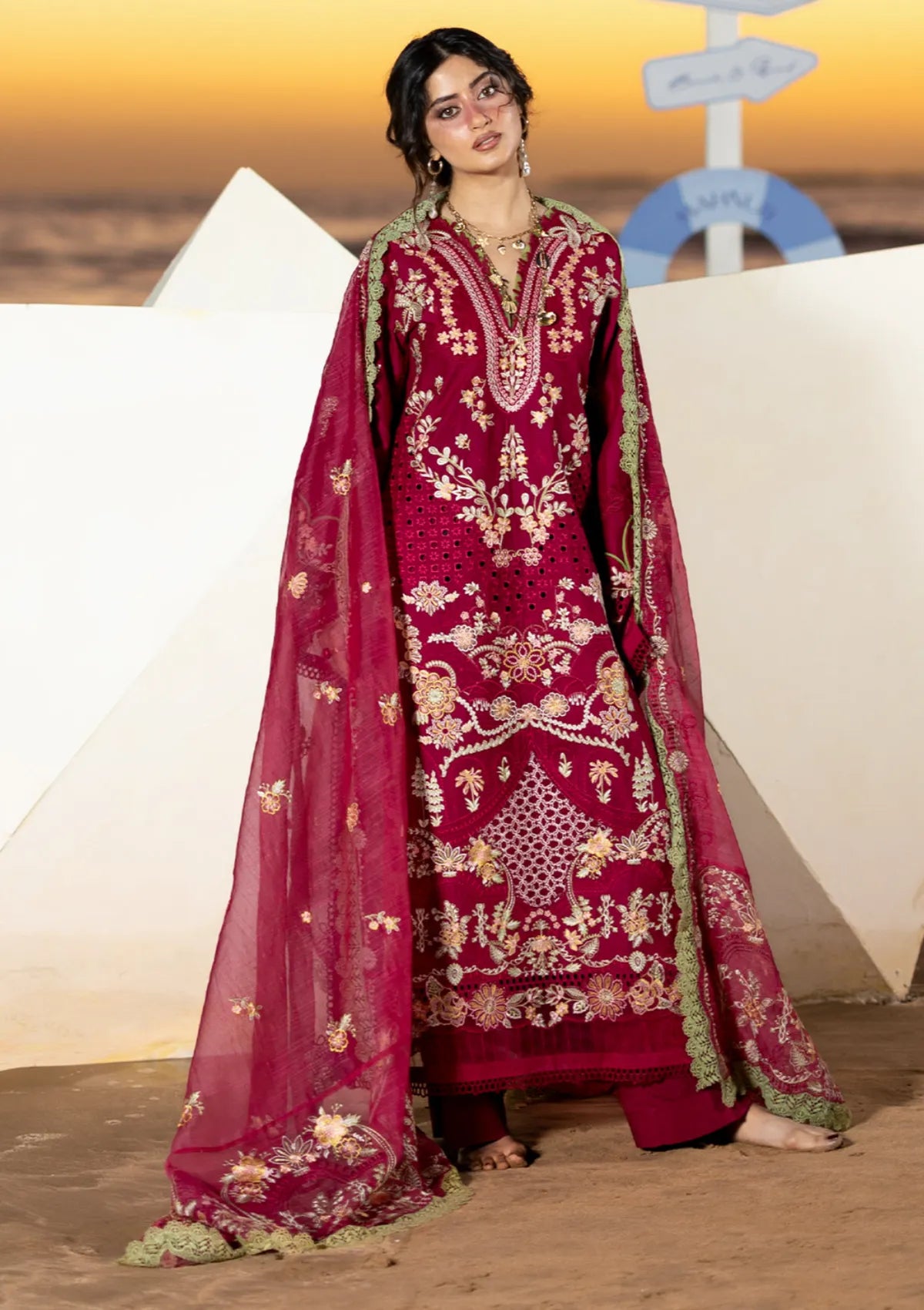 Mahnur Sirene Luxury Lawn'26 S-09