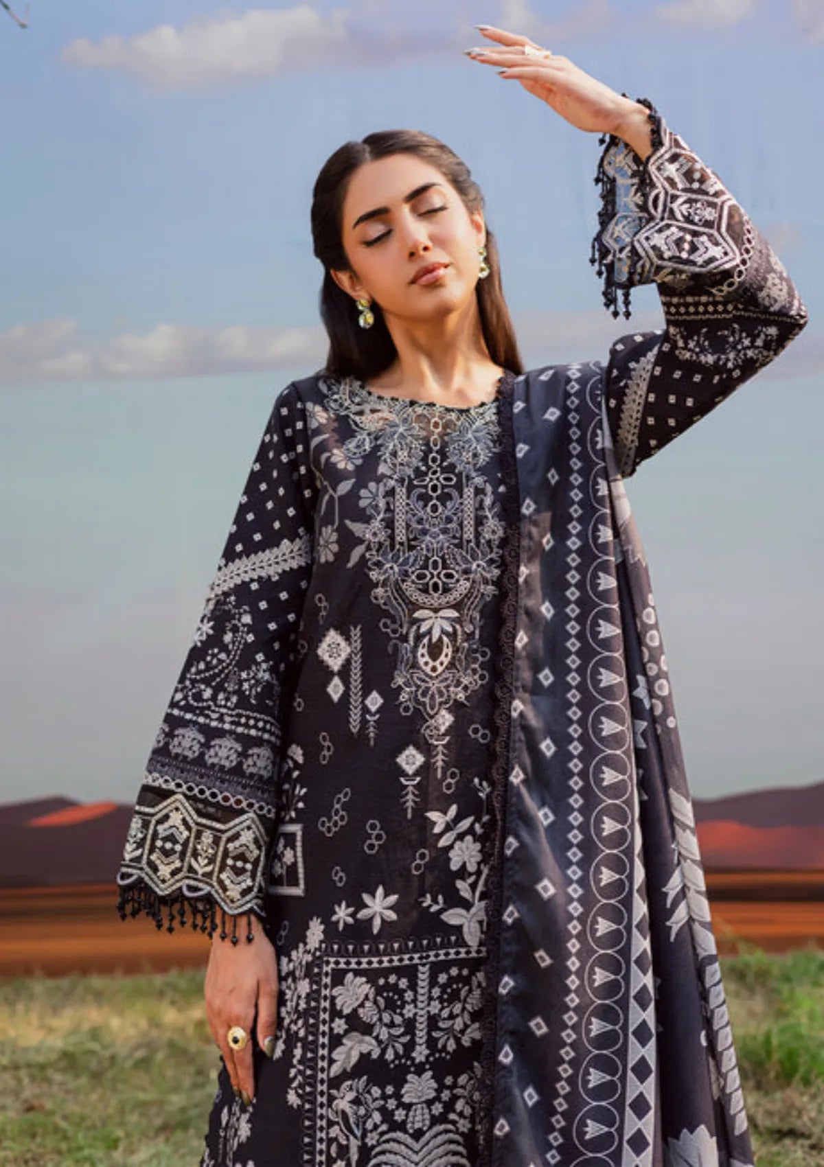 Parishay Rang e Sarma Khaddar'25 SAR-07