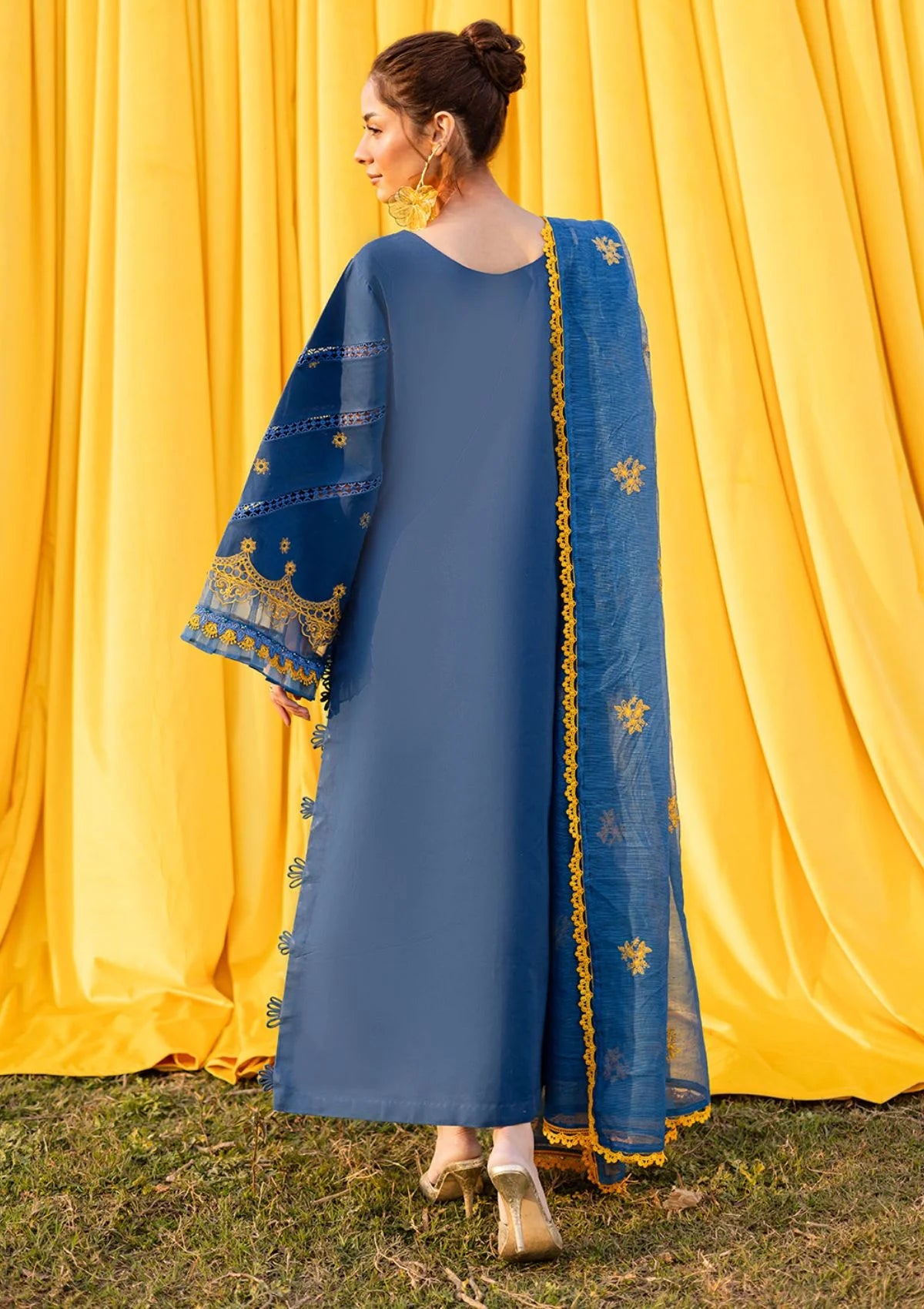 mohsin-saeed-fabrics-designer-daily-wear-formal-and-wedding-suits-within-budget-This-product-is-from-parishay-shangrila-summer-edit-25-shg-01-is-available-on-Mohsin-saeed-fabrics-website.