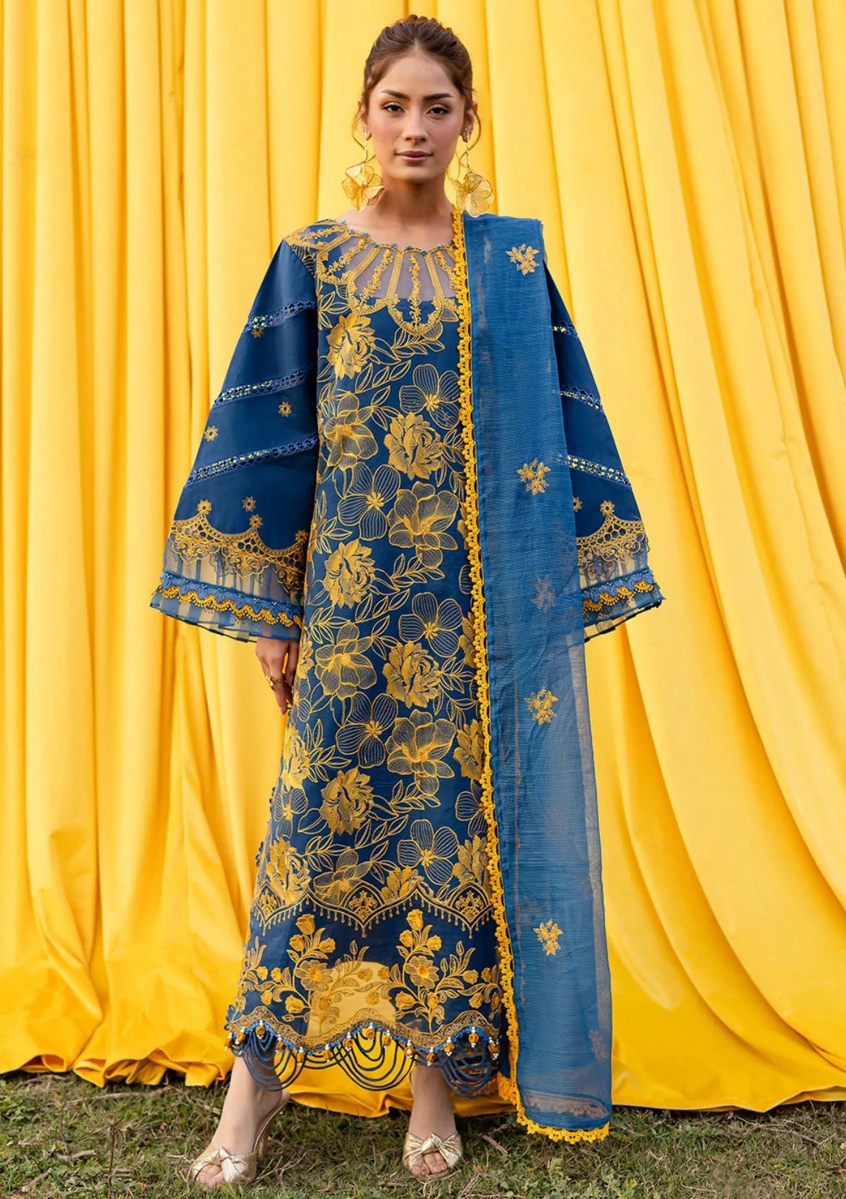 mohsin-saeed-fabrics-designer-daily-wear-formal-and-wedding-suits-within-budget-This-product-is-from-parishay-shangrila-summer-edit-25-shg-01-is-available-on-Mohsin-saeed-fabrics-website.