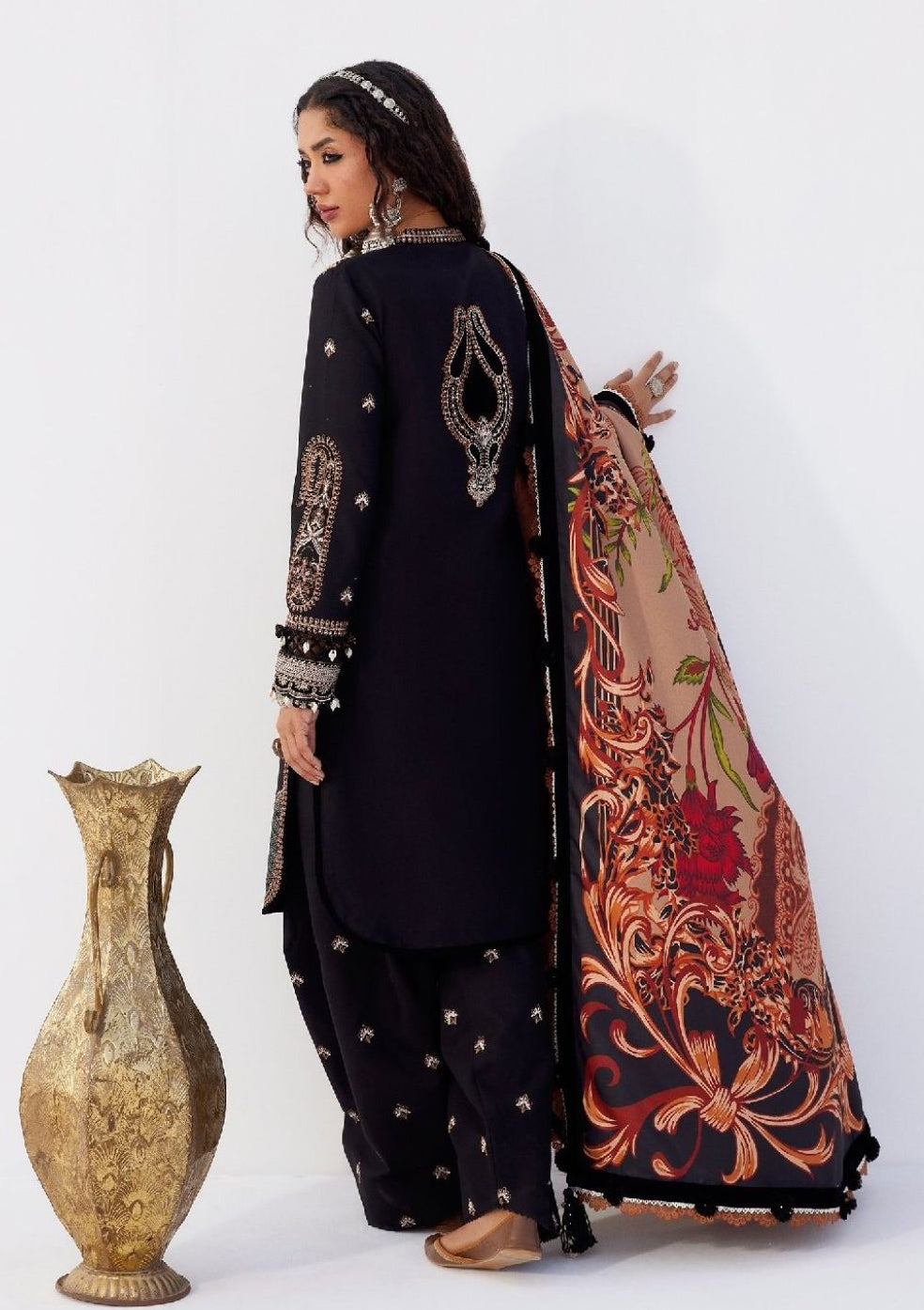 Saira Rizwan Winter'25 SR-01 Mehtaab
