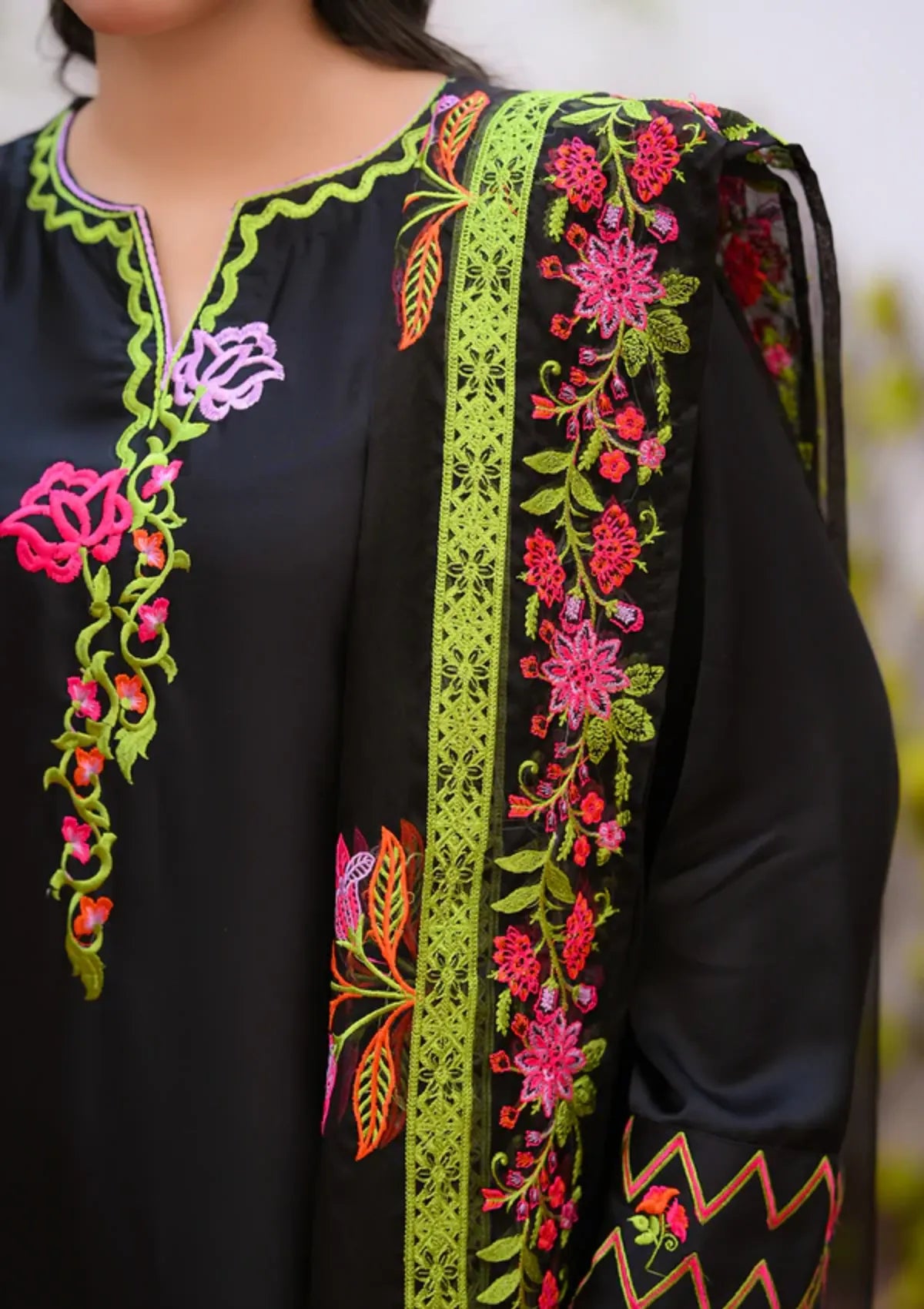 mohsin-saeed-fabrics-luxury-fashion-collection-daily-wear-wedding-and-formal-in-budget-This-product-is-from-sidra-fahad-eid-pret-silk25-sf-232-is-available-on-Mohsin-saeed-fabrics-website.