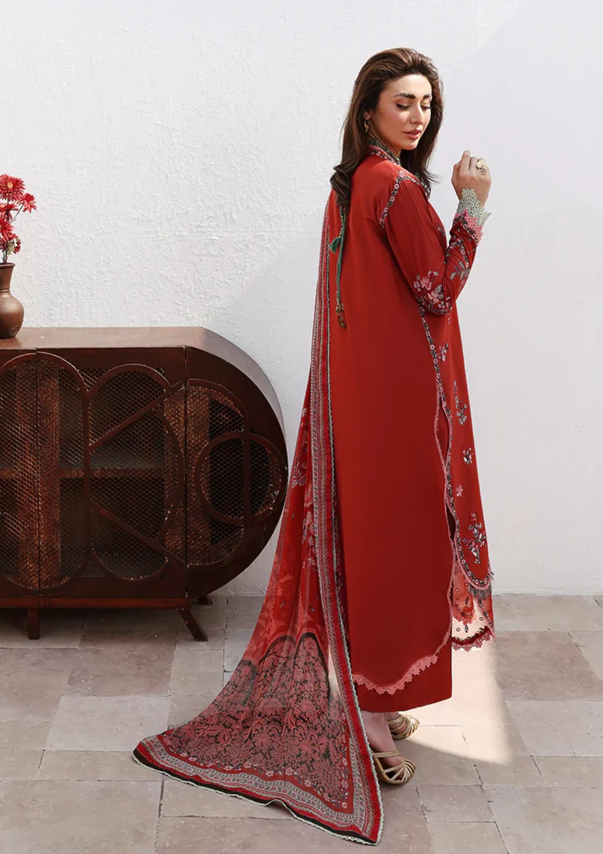 Roheenaz Floral Reveire Luxury Lawn'26 D-04 Serene Bloom