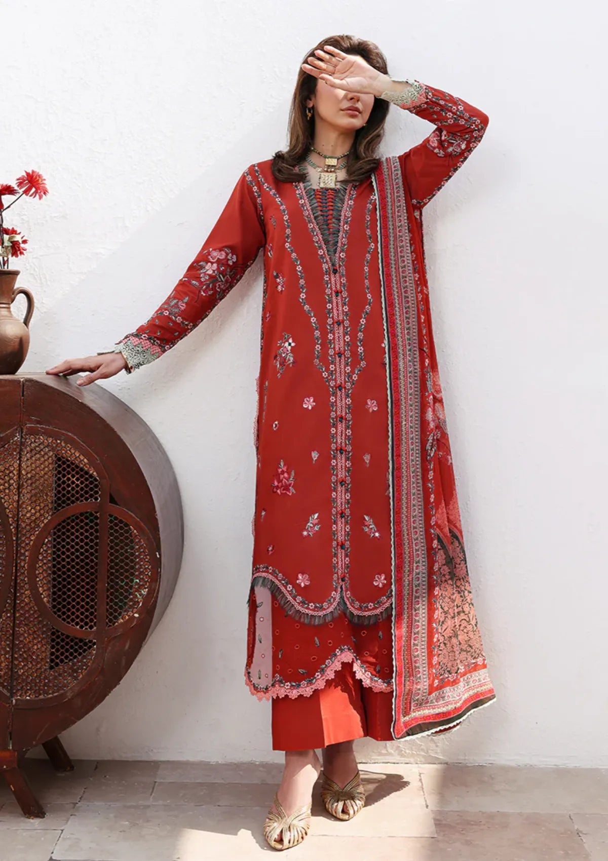 Roheenaz Floral Reveire Luxury Lawn'26 D-04 Serene Bloom