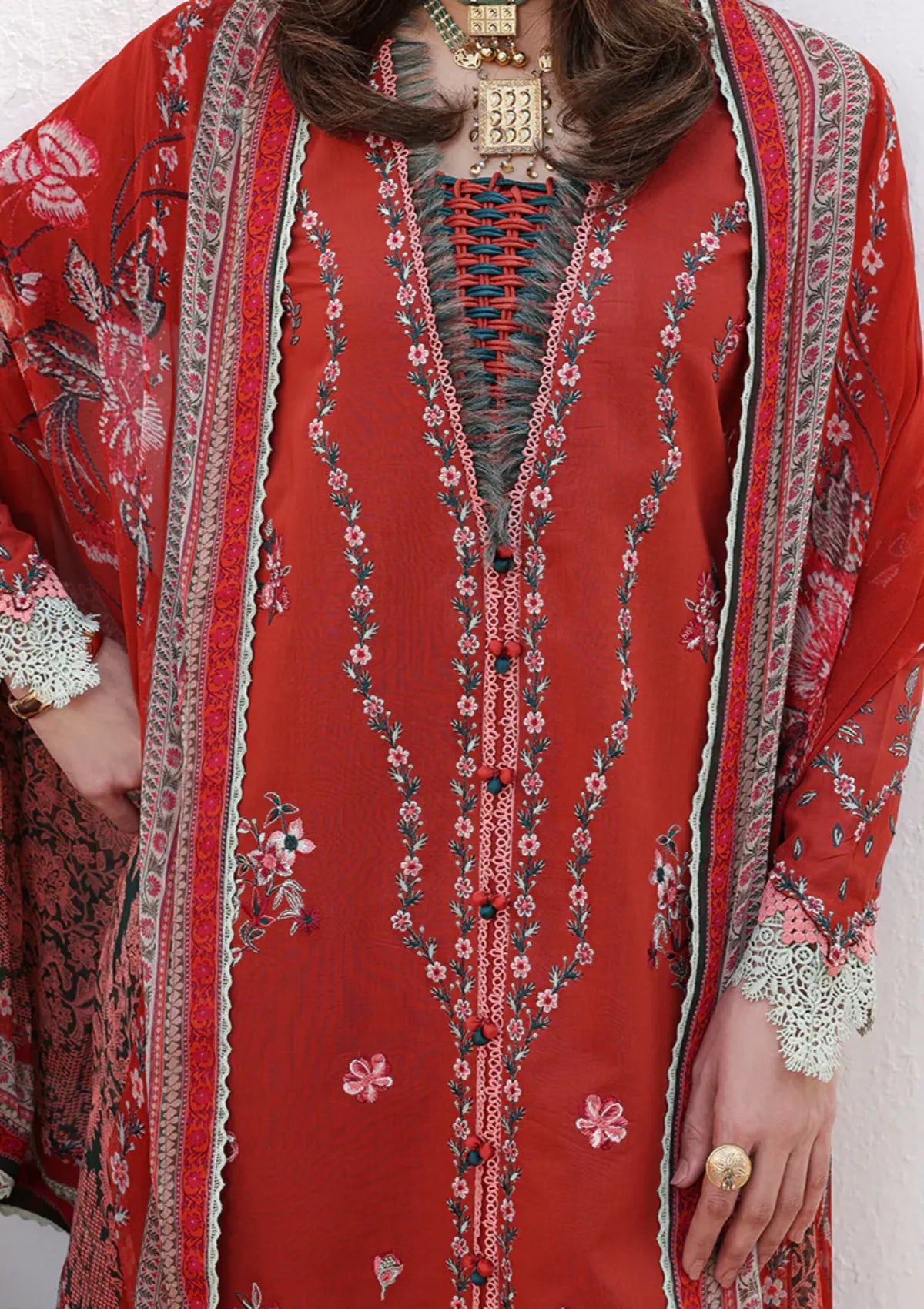 Roheenaz Floral Reveire Luxury Lawn'26 D-04 Serene Bloom
