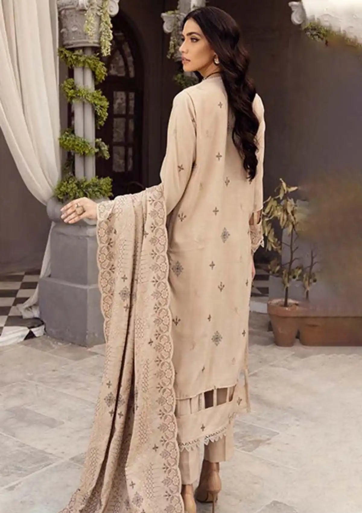 Shaista Silver Emb Peach'23 D-554 - Mohsin Saeed Fabrics