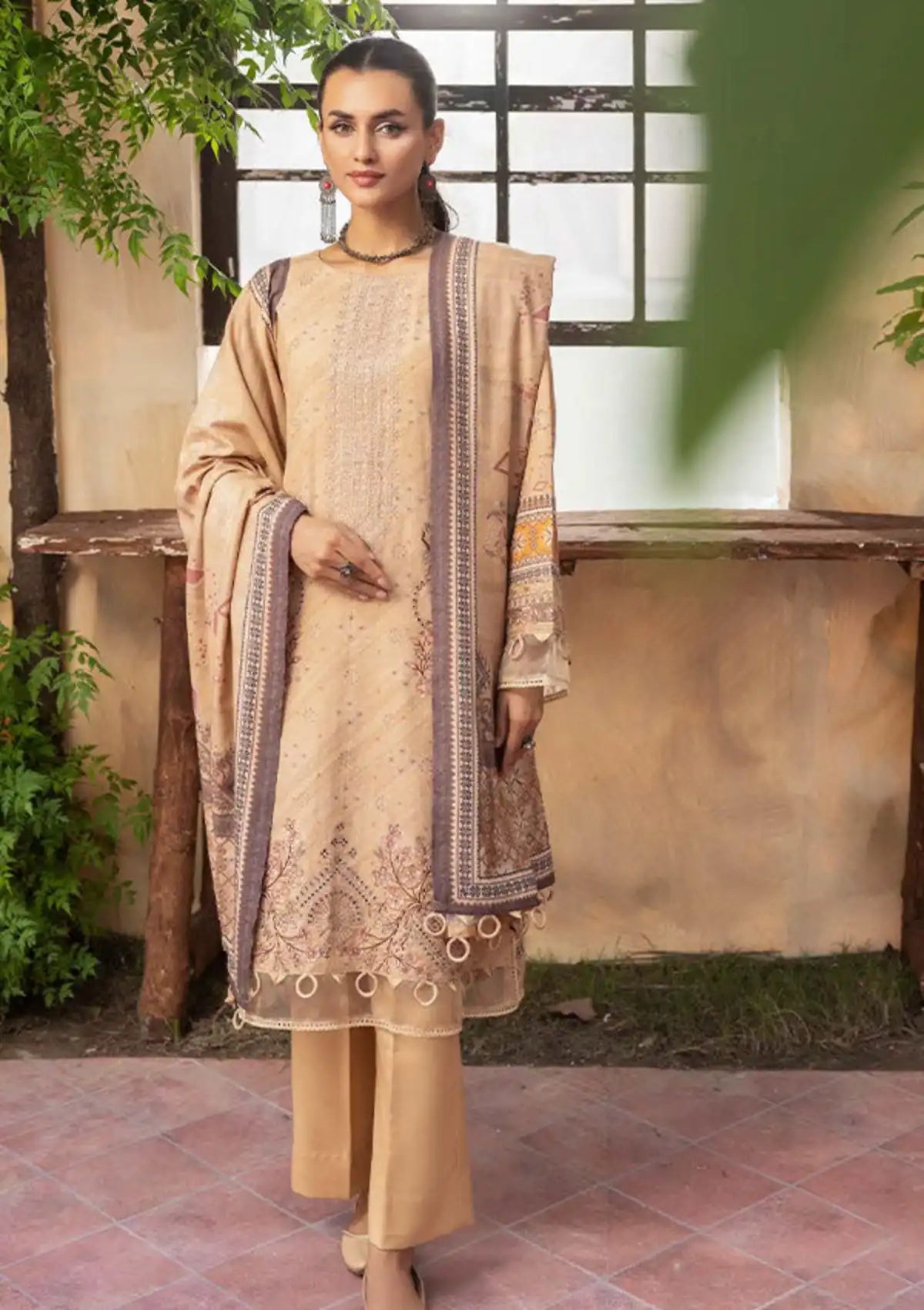Shaista Sania Emb Dhanak'23 D-237 - Mohsin Saeed Fabrics