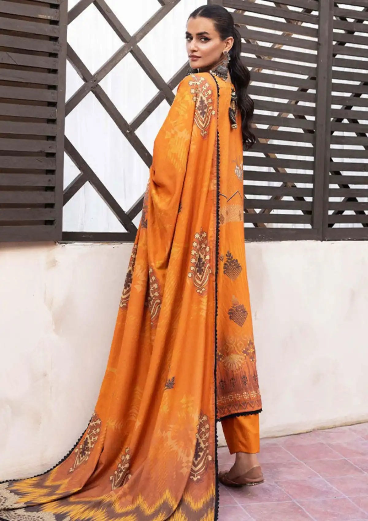 Shaista Sania Emb Dhanak'23 D-239 - Mohsin Saeed Fabrics