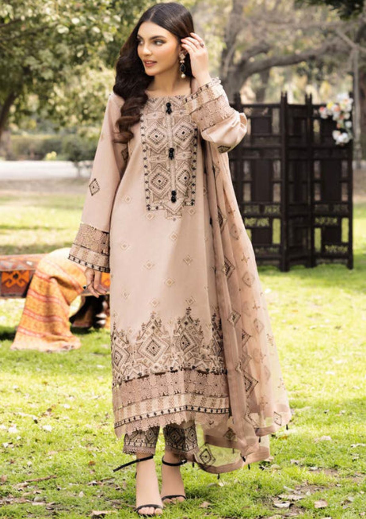 Shaista Areeha Karandi’23 SKE-26 - Mohsin Saeed Fabrics