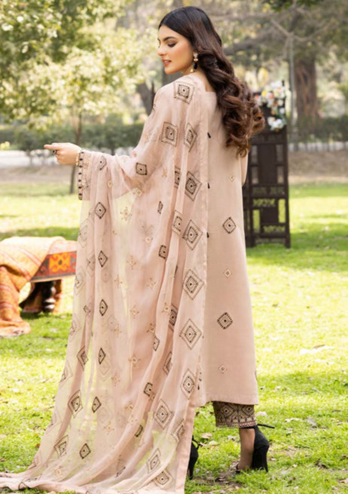Shaista Areeha Karandi’23 SKE-26 - Mohsin Saeed Fabrics