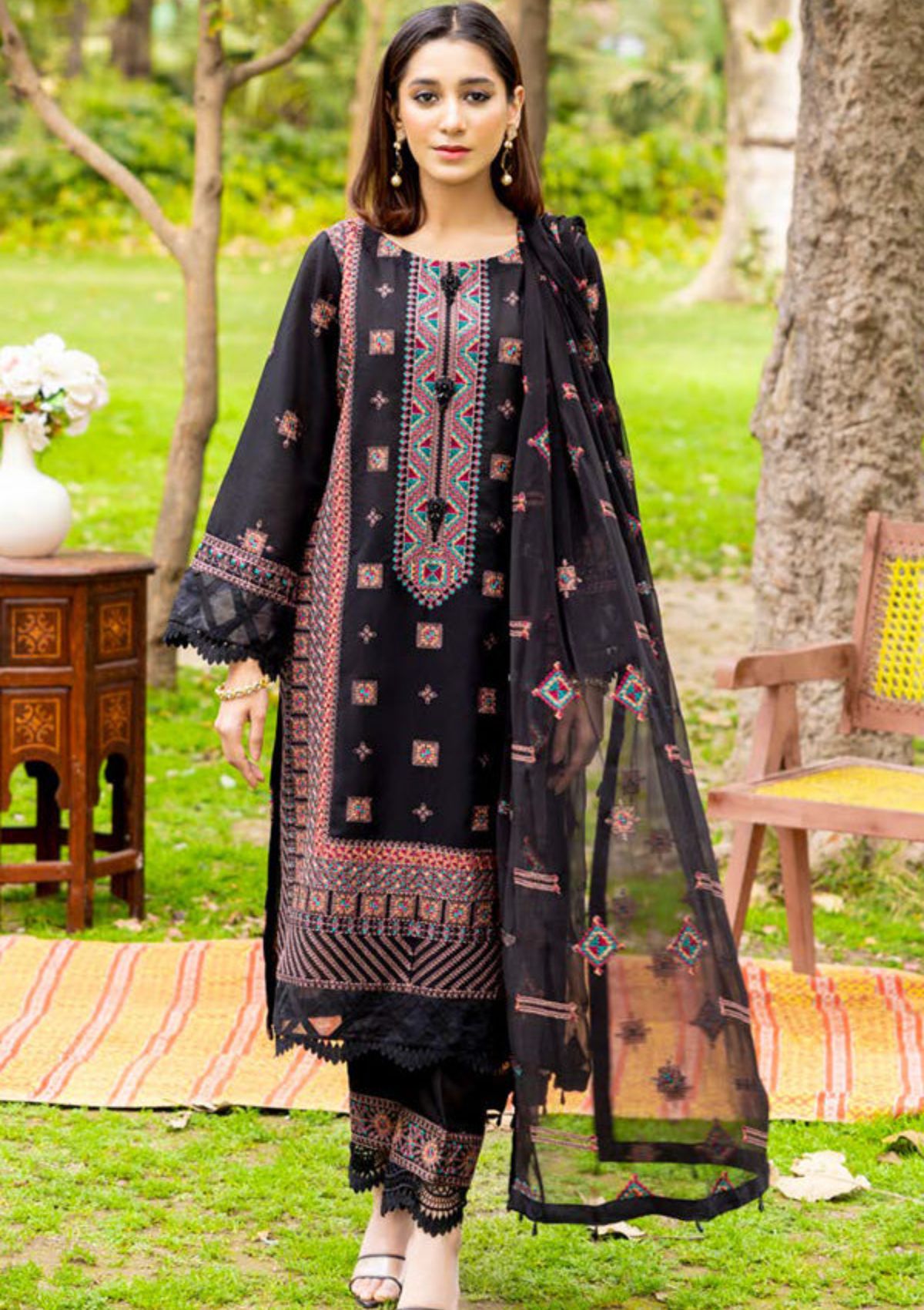 Shaista Areeha Karandi’23 SKE-28 - Mohsin Saeed Fabrics