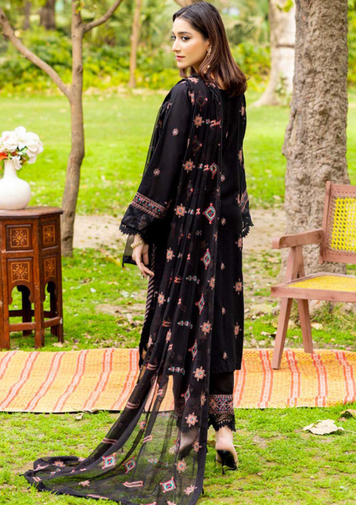 Shaista Areeha Karandi’23 SKE-28 - Mohsin Saeed Fabrics