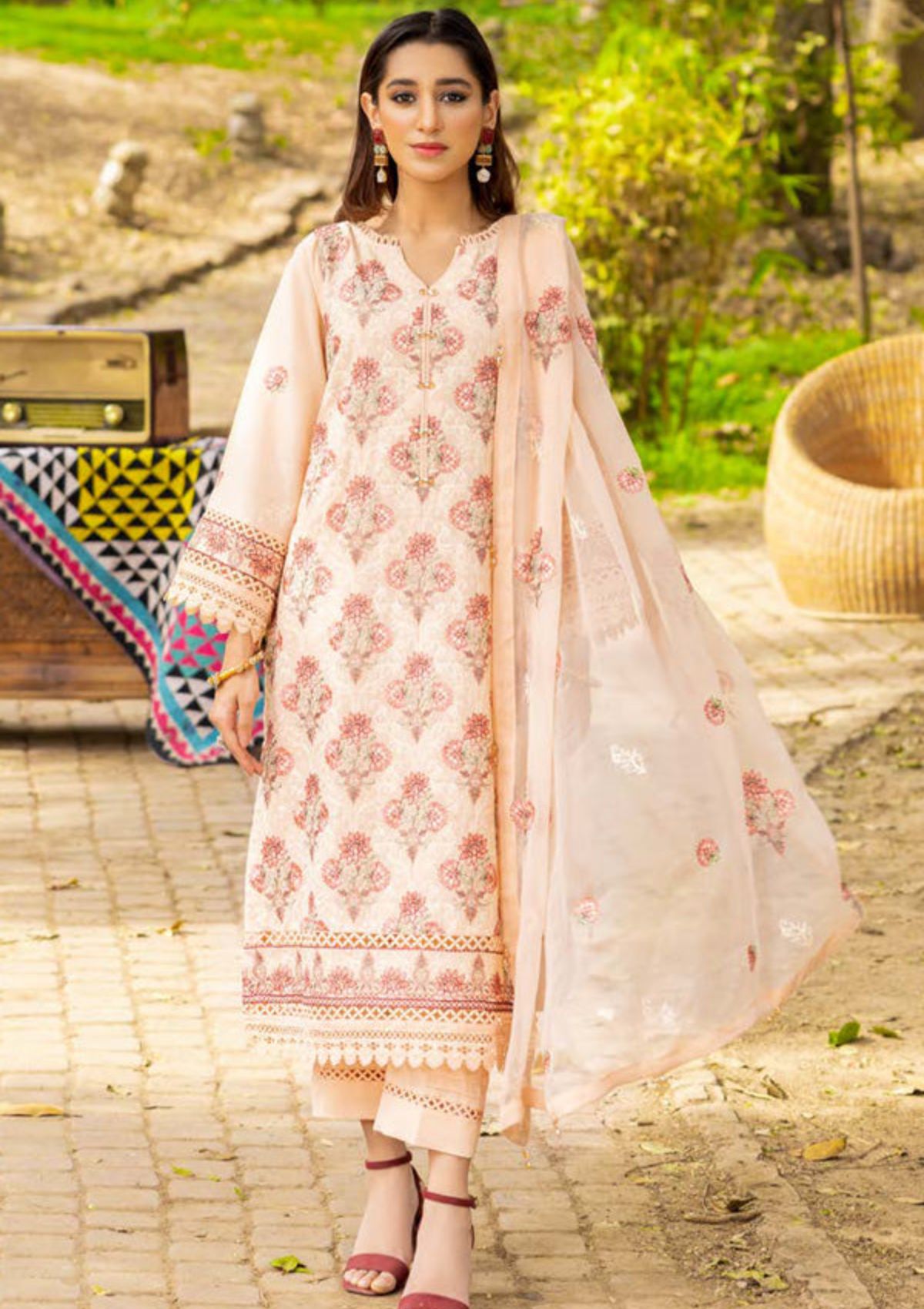 Shaista Areeha Karandi’23 SKE-31 - Mohsin Saeed Fabrics