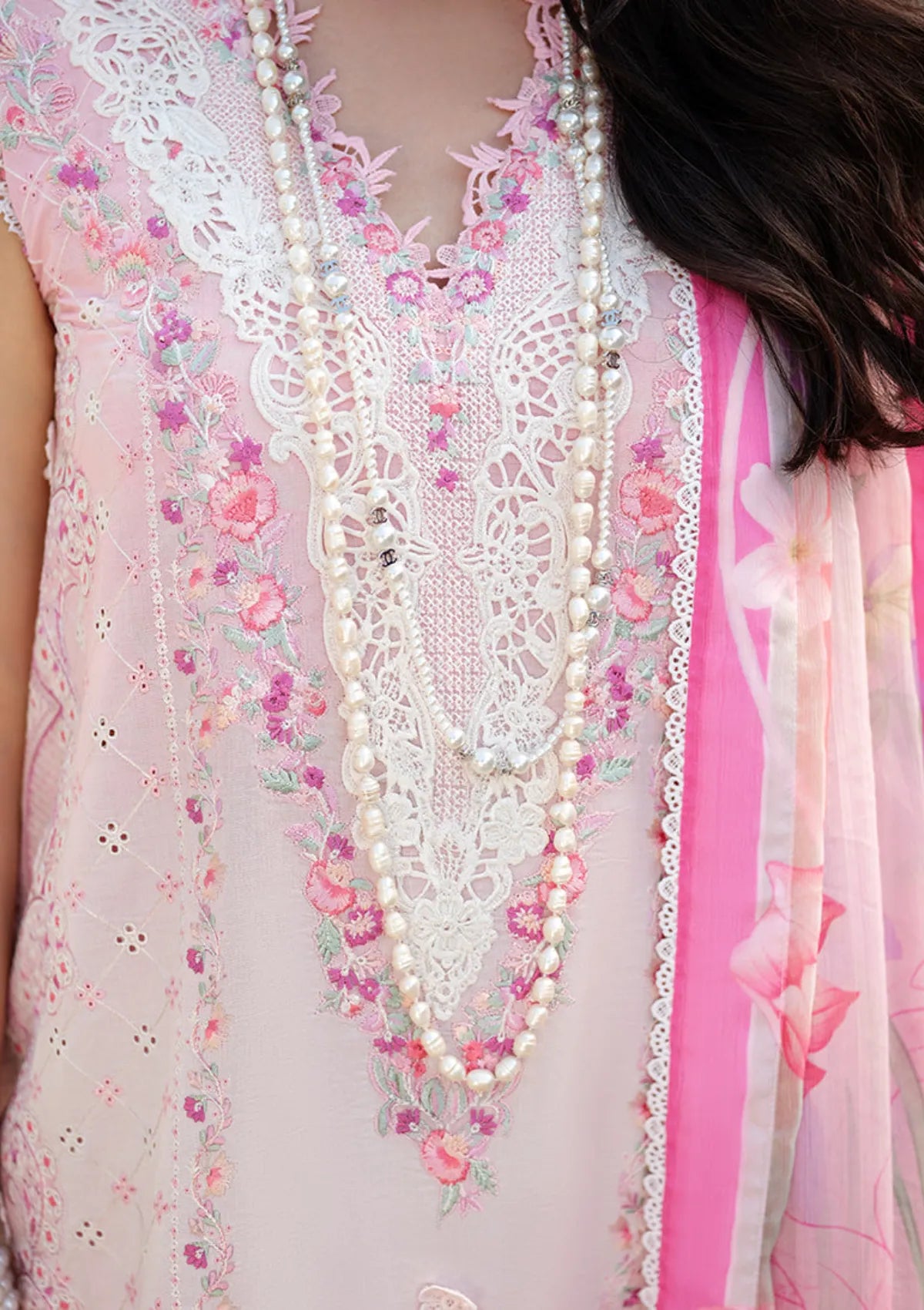 Mushq Amoi Held by Love'26 D-02 Silent Dreamer