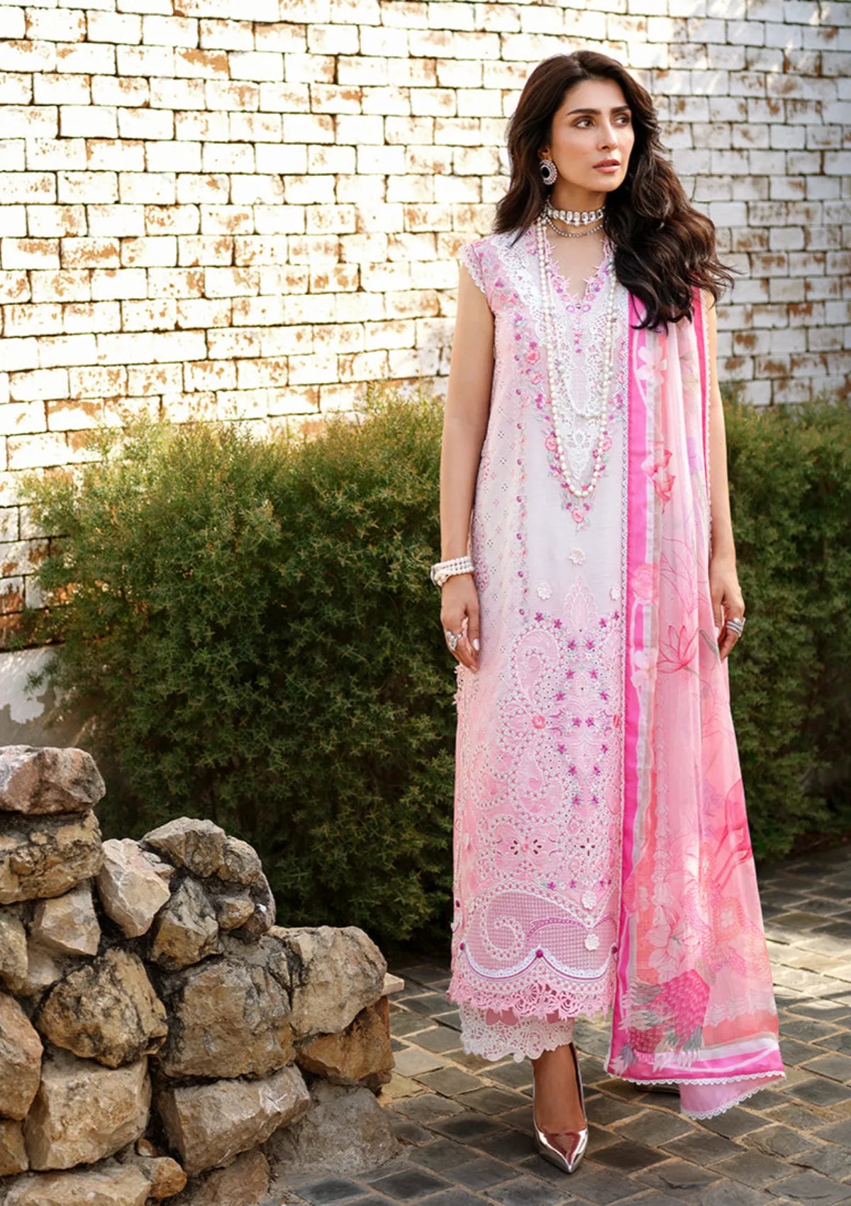 Mushq Amoi Held by Love'26 D-02 Silent Dreamer