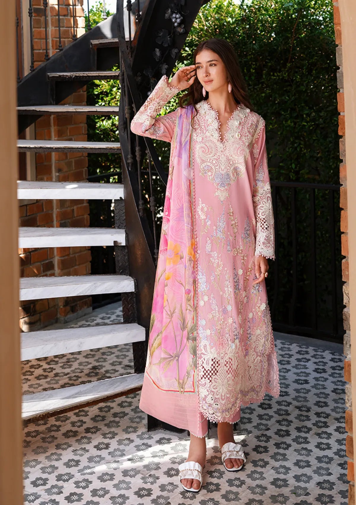 Mushq Amoi Held by Love'26 D-01 Silent Vows