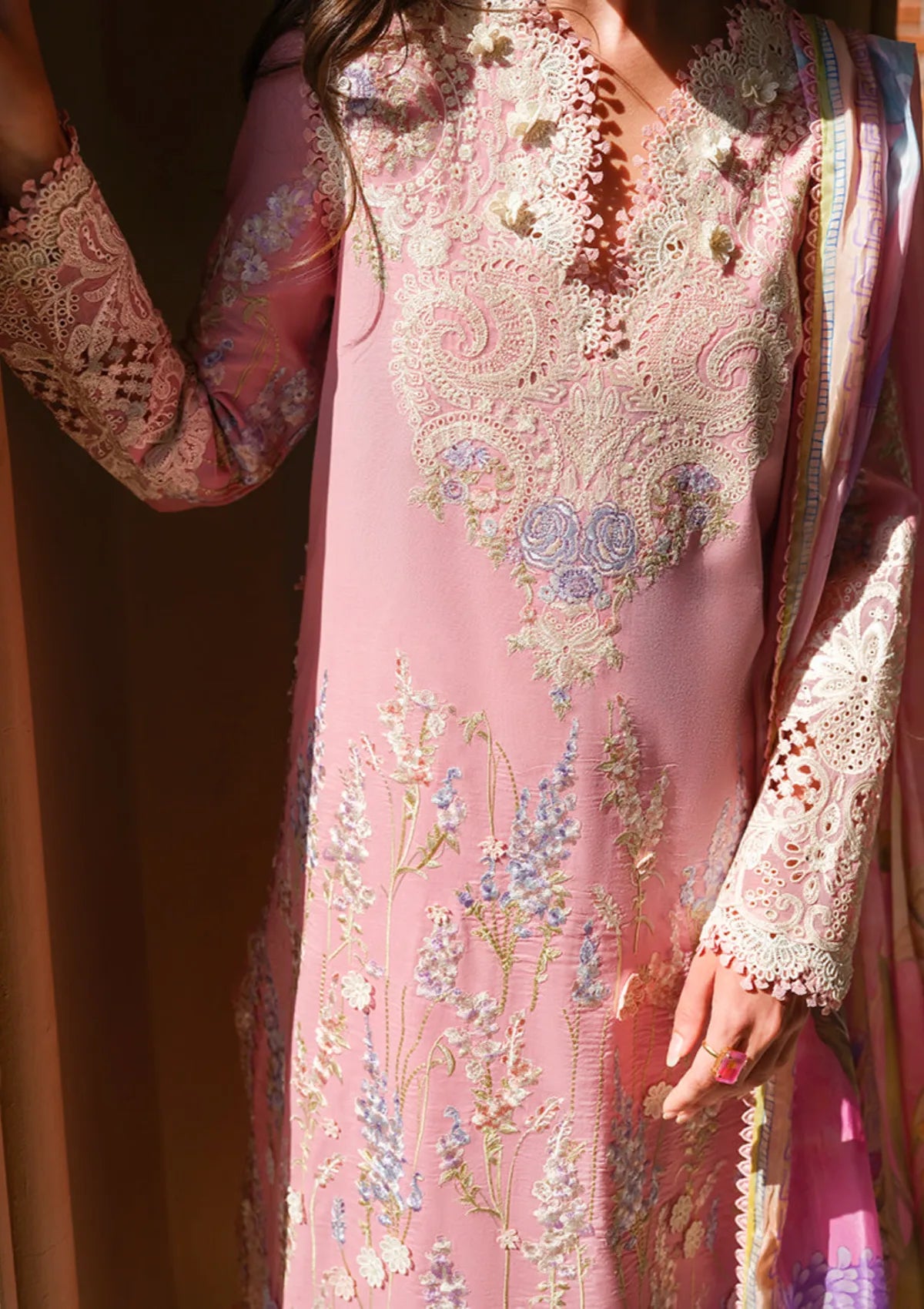 Mushq Amoi Held by Love'26 D-01 Silent Vows