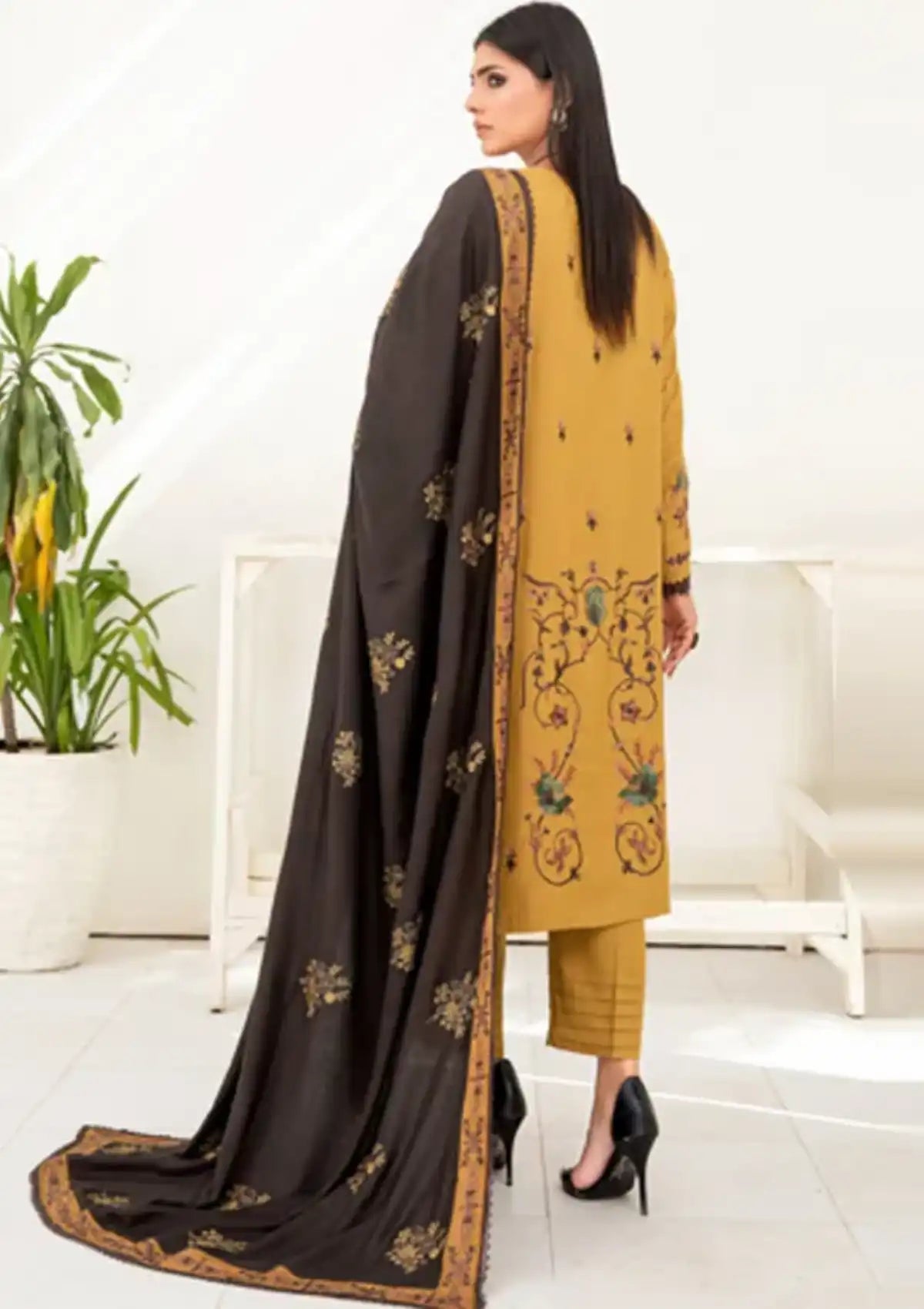Smile Husn-e-Jadwa Luxury Shawl'23 D-1241 - Mohsin Saeed Fabrics