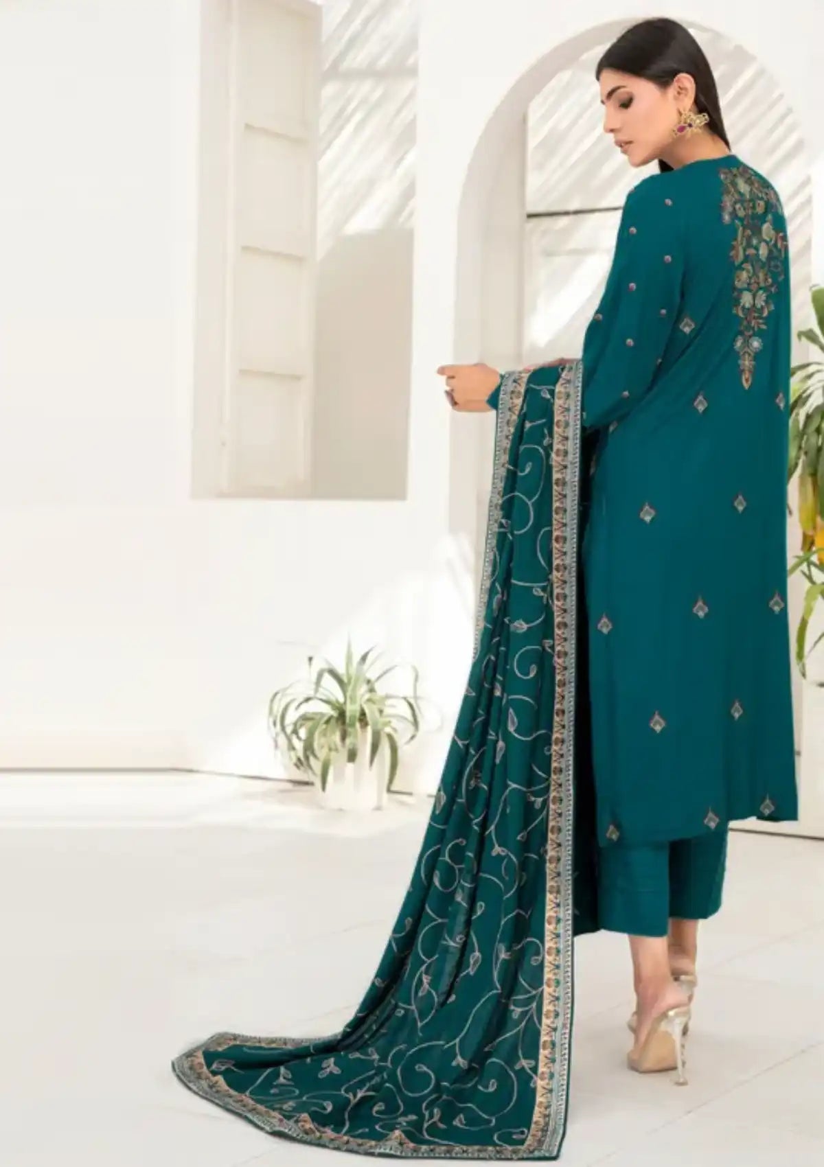 Smile Husn-e-Jadwa Luxury Shawl'23 D-1244 - Mohsin Saeed Fabrics