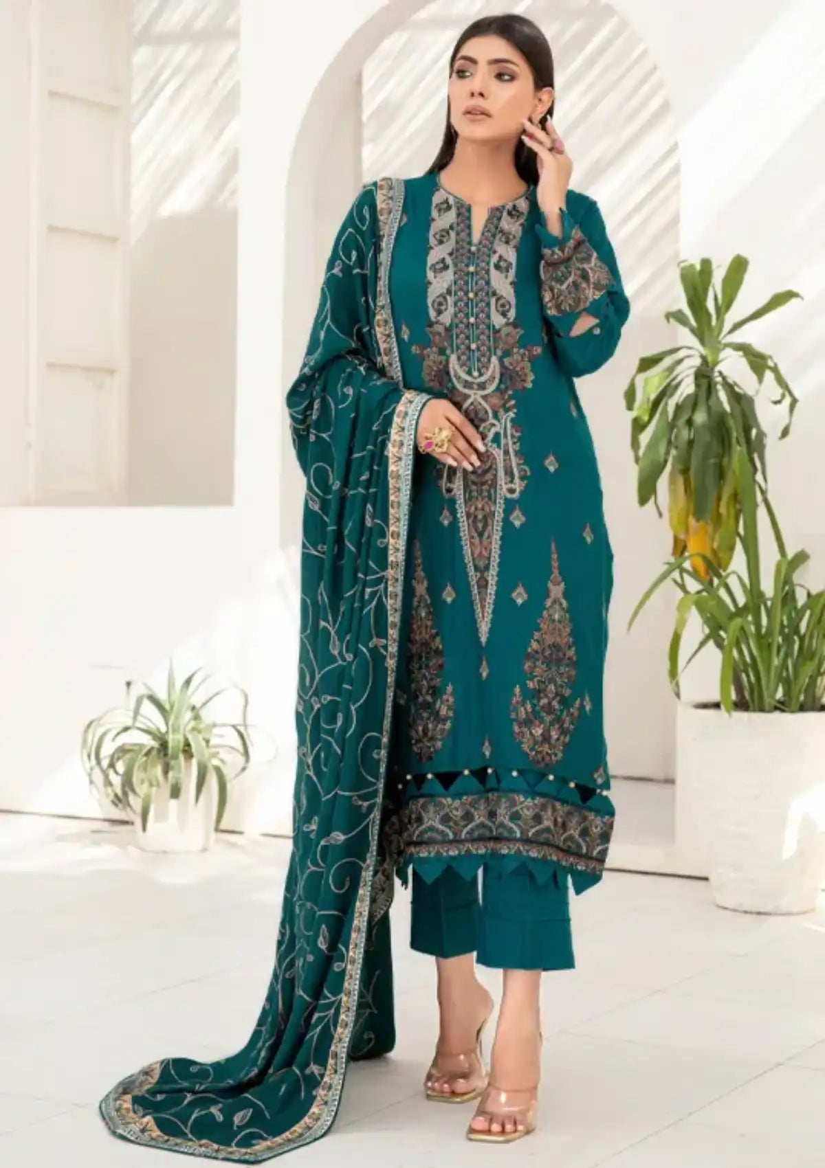 Smile Husn-e-Jadwa Luxury Shawl'23 D-1244 - Mohsin Saeed Fabrics