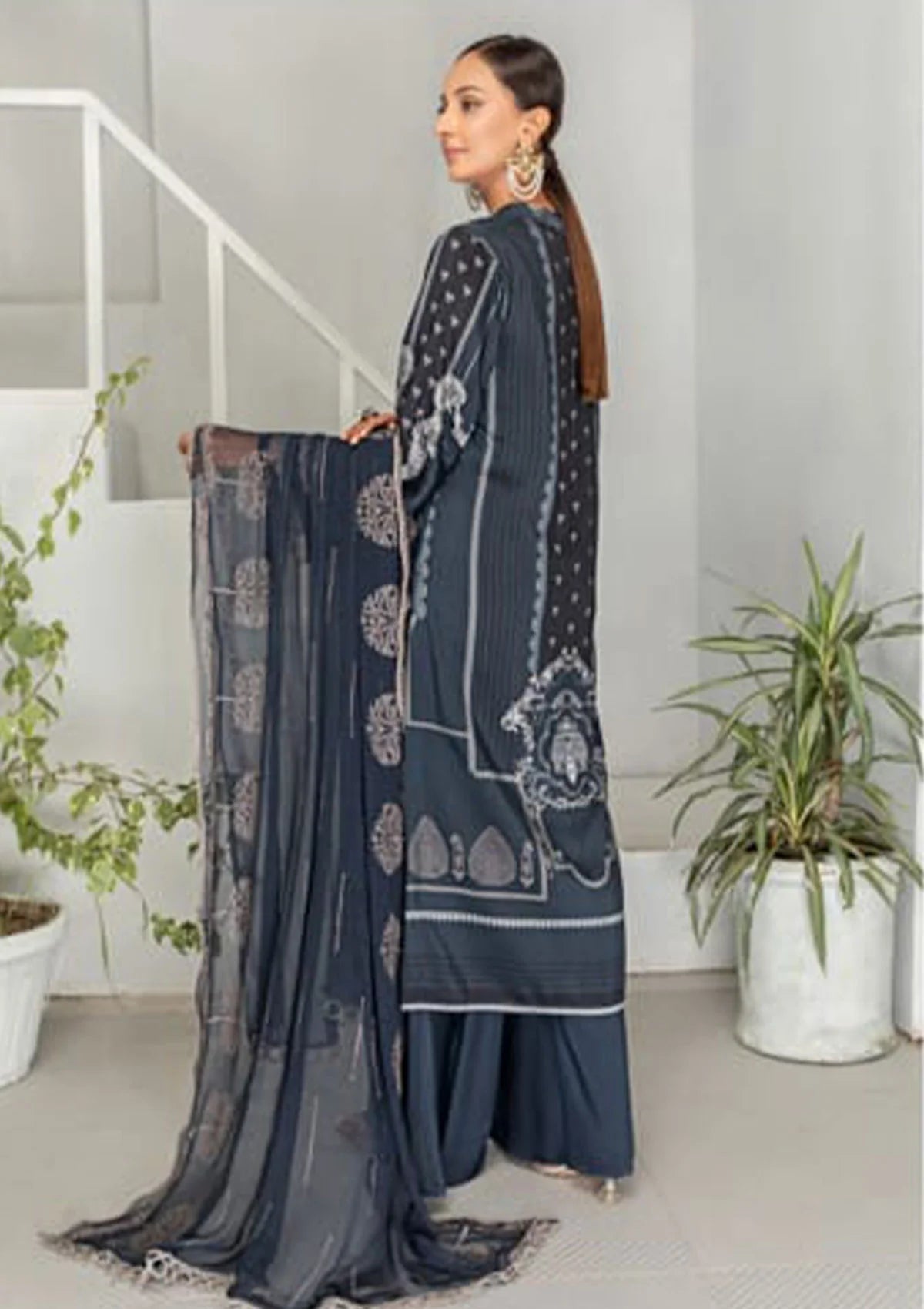 Smile Luxury Emb Viscose'23 D-1210 - Mohsin Saeed Fabrics