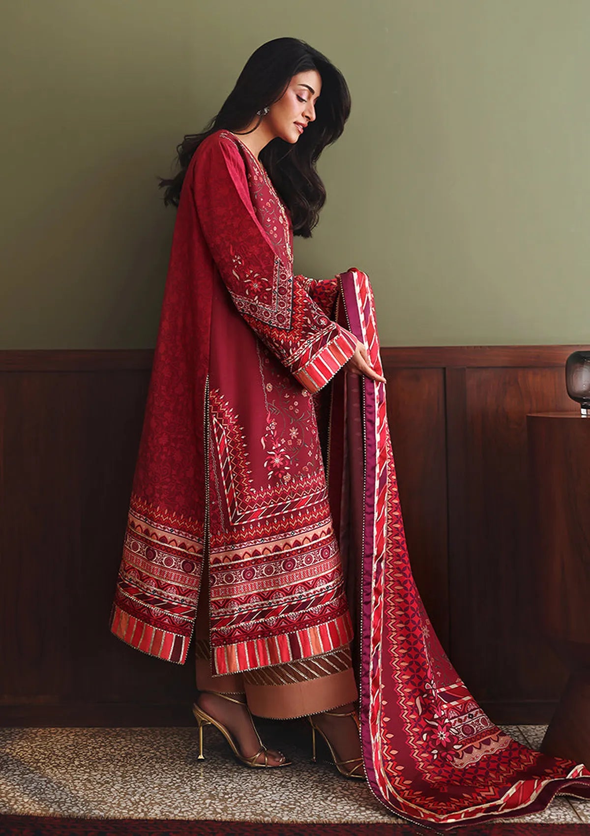 Mushq Nirvana Unapologetically Luxe'26 D-06 Soft Spotlight
