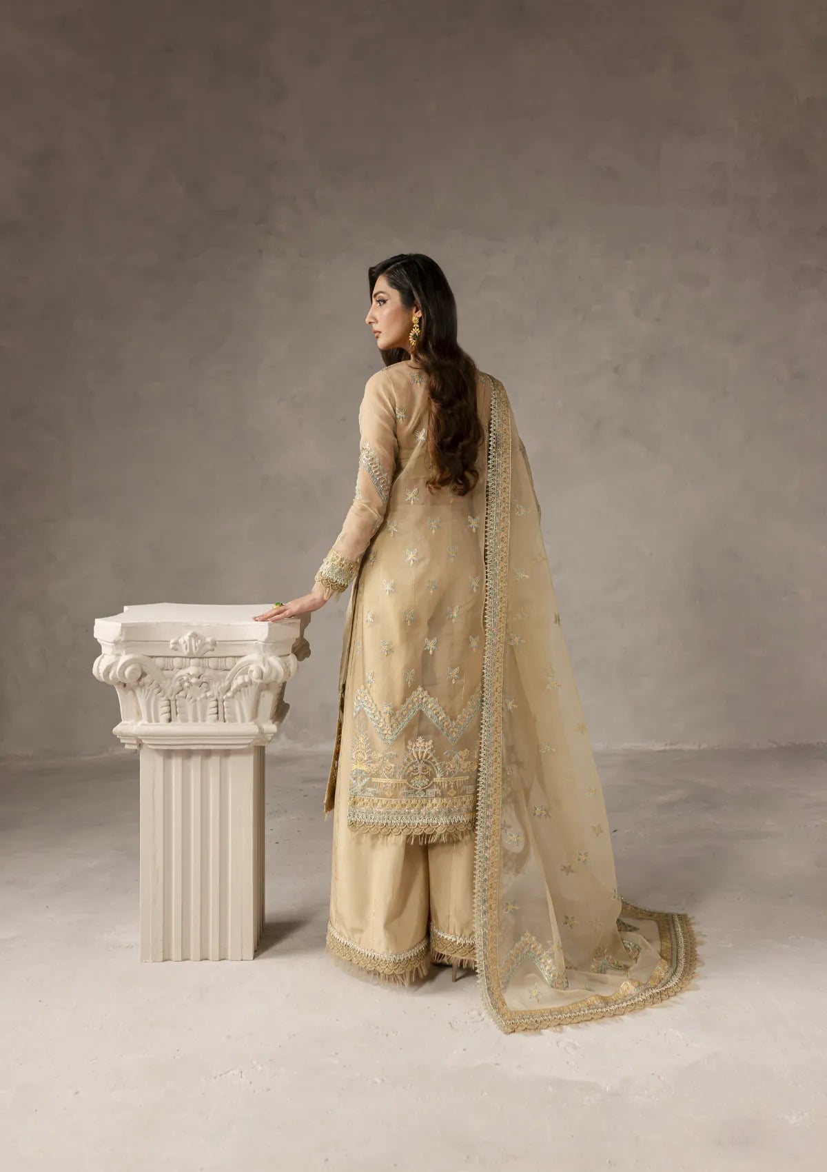 mohsin-saeed-fabrics-designer-daily-wear-formal-and-wedding-suits-within-budget-This-product-is-from-imran-ramzan-eblouir25-soleil-etincelant-is-available-on-Mohsin-saeed-fabrics-website.