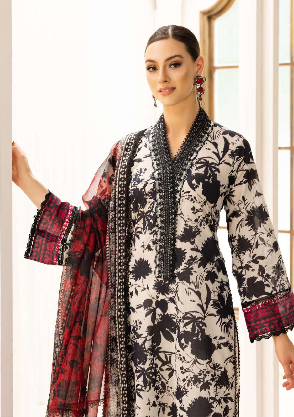 Zainab Chottani Tahra Lawn'23 D-5B - Mohsin Saeed Fabrics