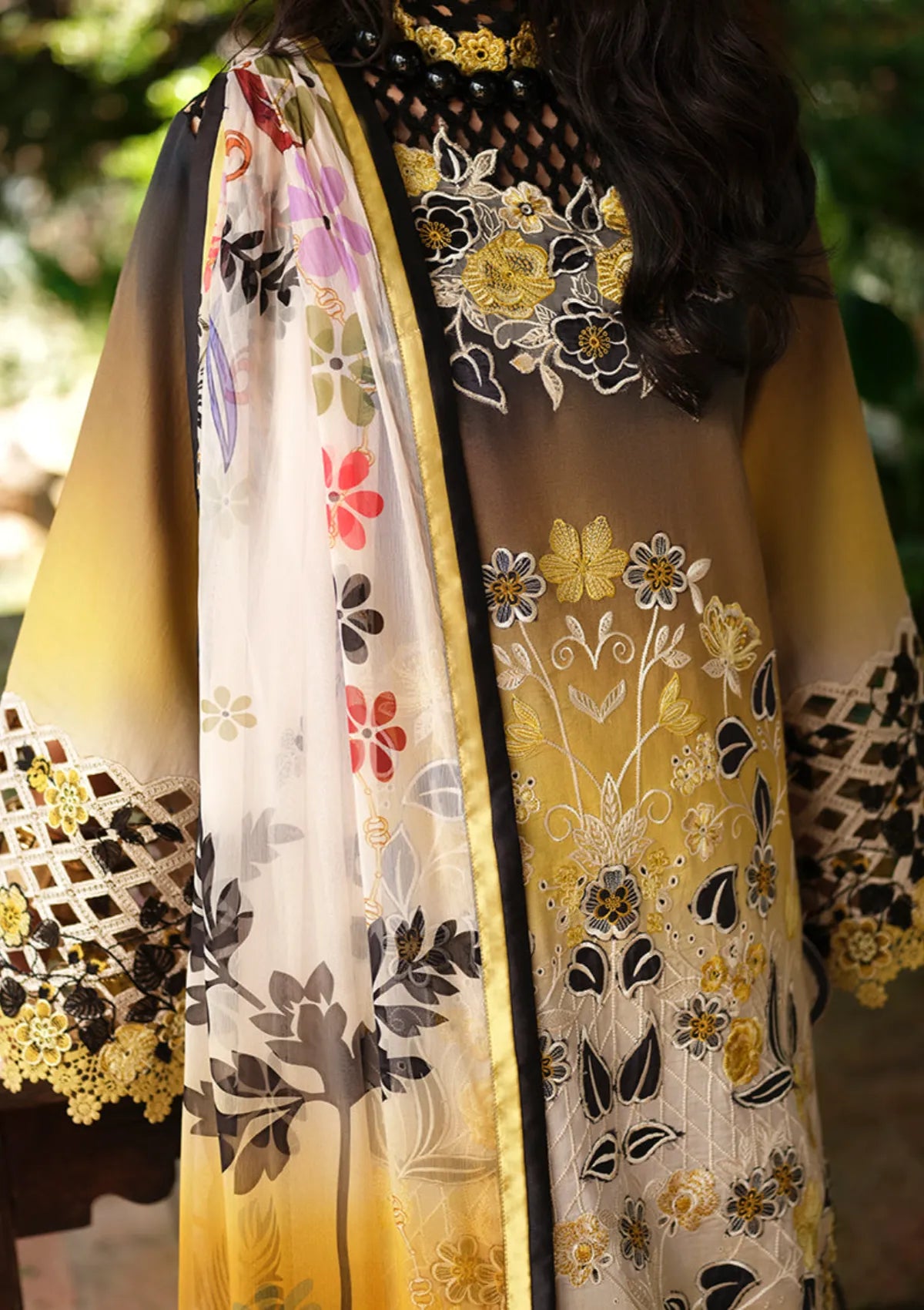 Mushq Amoi Held by Love'26 D-15 Timeless Charm