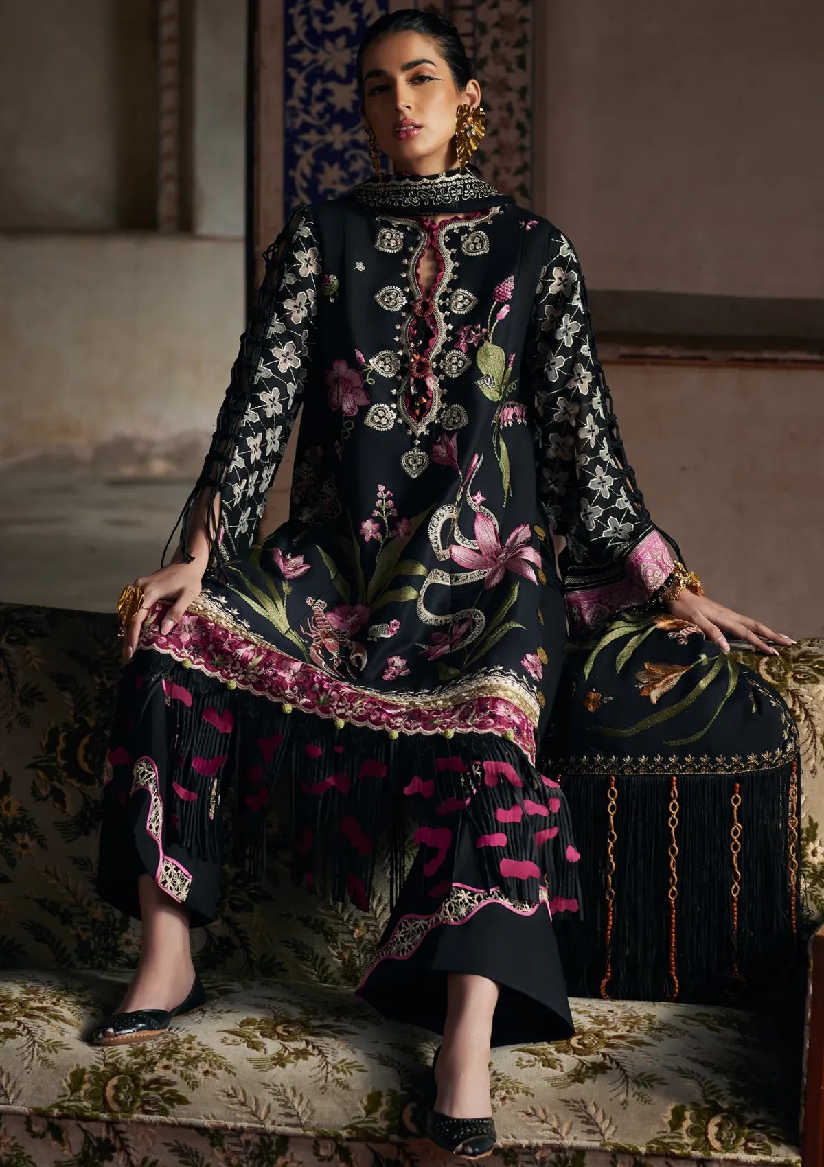 mohsin-saeed-fabrics-is-selling-online-and-in stores-Luxury-daily-wear-wedding-wear-formal-wear-in-budgeted-price-This-product-is-from-elan-lawn-25-el25-04a-azureh-is-available-on-Mohsin-saeed-fabrics-website.