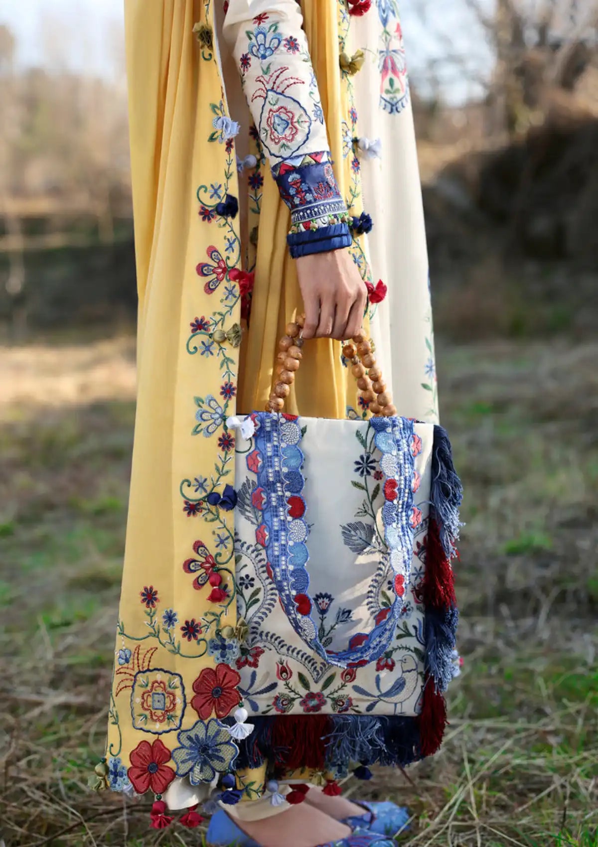 mohsin-saeed-fabrics-is-selling-online-and-in stores-Luxury-daily-wear-wedding-wear-formal-wear-in-budgeted-price-This-product-is-from-zaha-lawn25-kashur-zl25-11-b-is-available-on-Mohsin-saeed-fabrics-website.