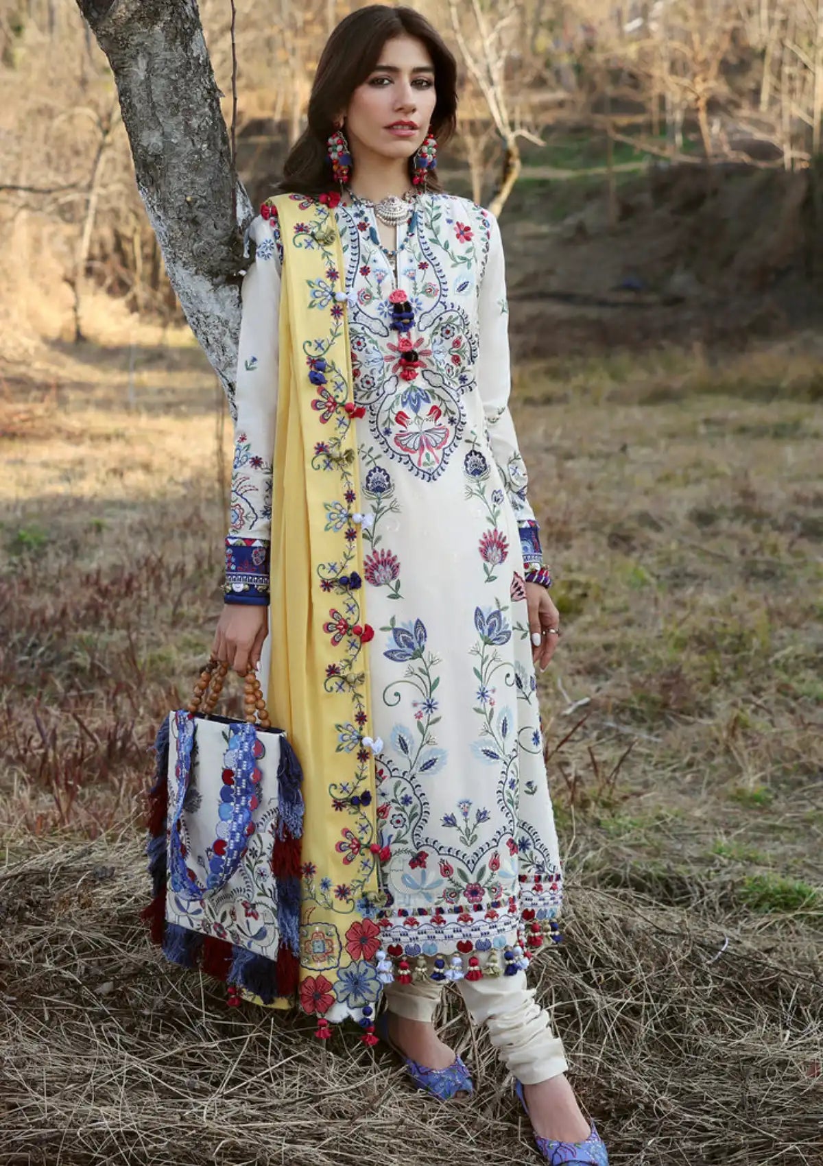 mohsin-saeed-fabrics-is-selling-online-and-in stores-Luxury-daily-wear-wedding-wear-formal-wear-in-budgeted-price-This-product-is-from-zaha-lawn25-kashur-zl25-11-b-is-available-on-Mohsin-saeed-fabrics-website.