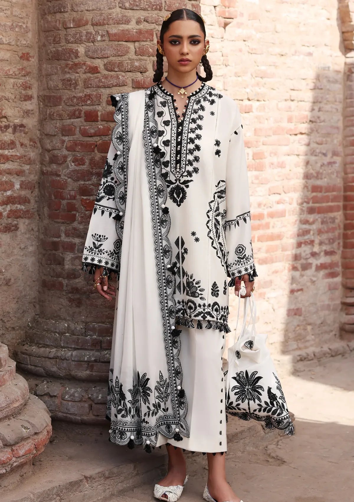 mohsin-saeed-fabrics-affordable-luxury-outfits-for-daily-formal-and-wedding-wear-This-product-is-from-zaha-festive-lawn25-d-02-is-available-on-Mohsin-saeed-fabrics-website.