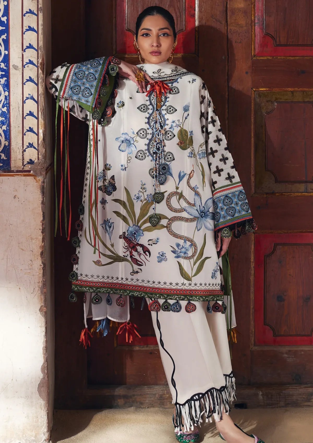 mohsin-saeed-fabrics-is-selling-online-and-in stores-Luxury-daily-wear-wedding-wear-formal-wear-in-budgeted-price-This-product-is-from-elan-lawn-25-el25-04b-azureh-is-available-on-Mohsin-saeed-fabrics-website.