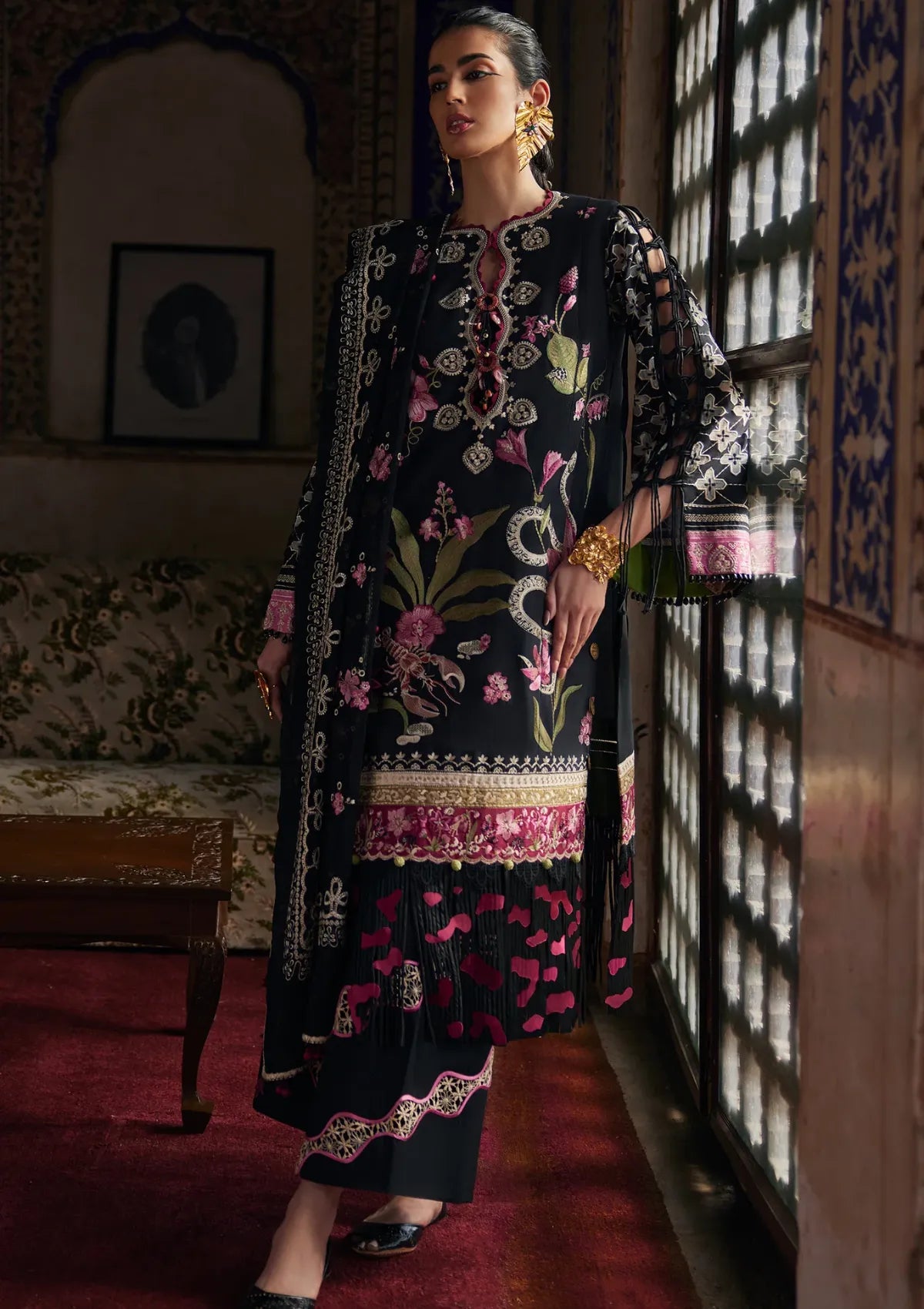 mohsin-saeed-fabrics-is-selling-online-and-in stores-Luxury-daily-wear-wedding-wear-formal-wear-in-budgeted-price-This-product-is-from-elan-lawn-25-el25-04a-azureh-is-available-on-Mohsin-saeed-fabrics-website.