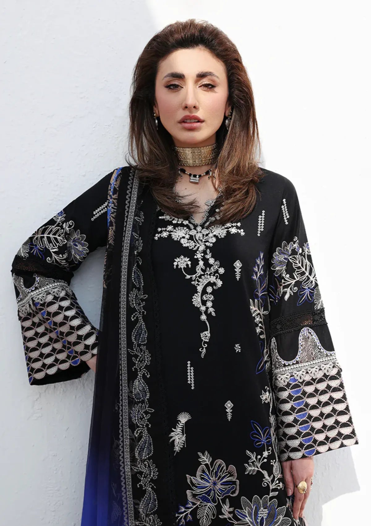Roheenaz Floral Reveire Luxury Lawn'26 RNZ-605 Vogue Theory
