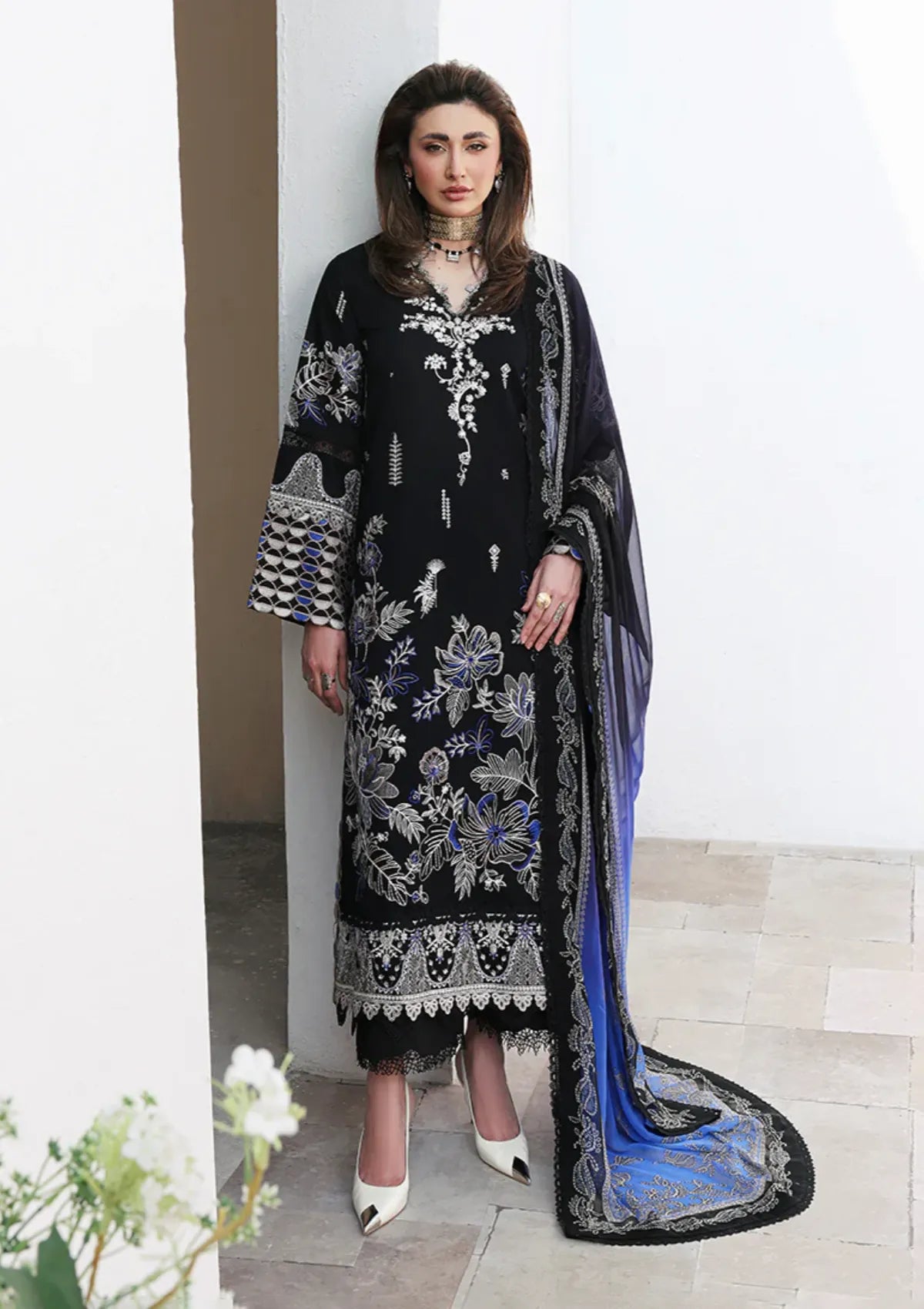 Roheenaz Floral Reveire Luxury Lawn'26 RNZ-605 Vogue Theory
