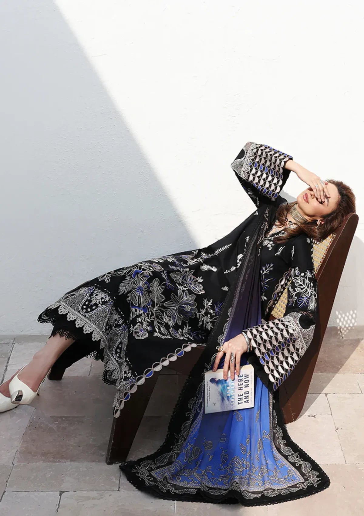 Roheenaz Floral Reveire Luxury Lawn'26 RNZ-605 Vogue Theory
