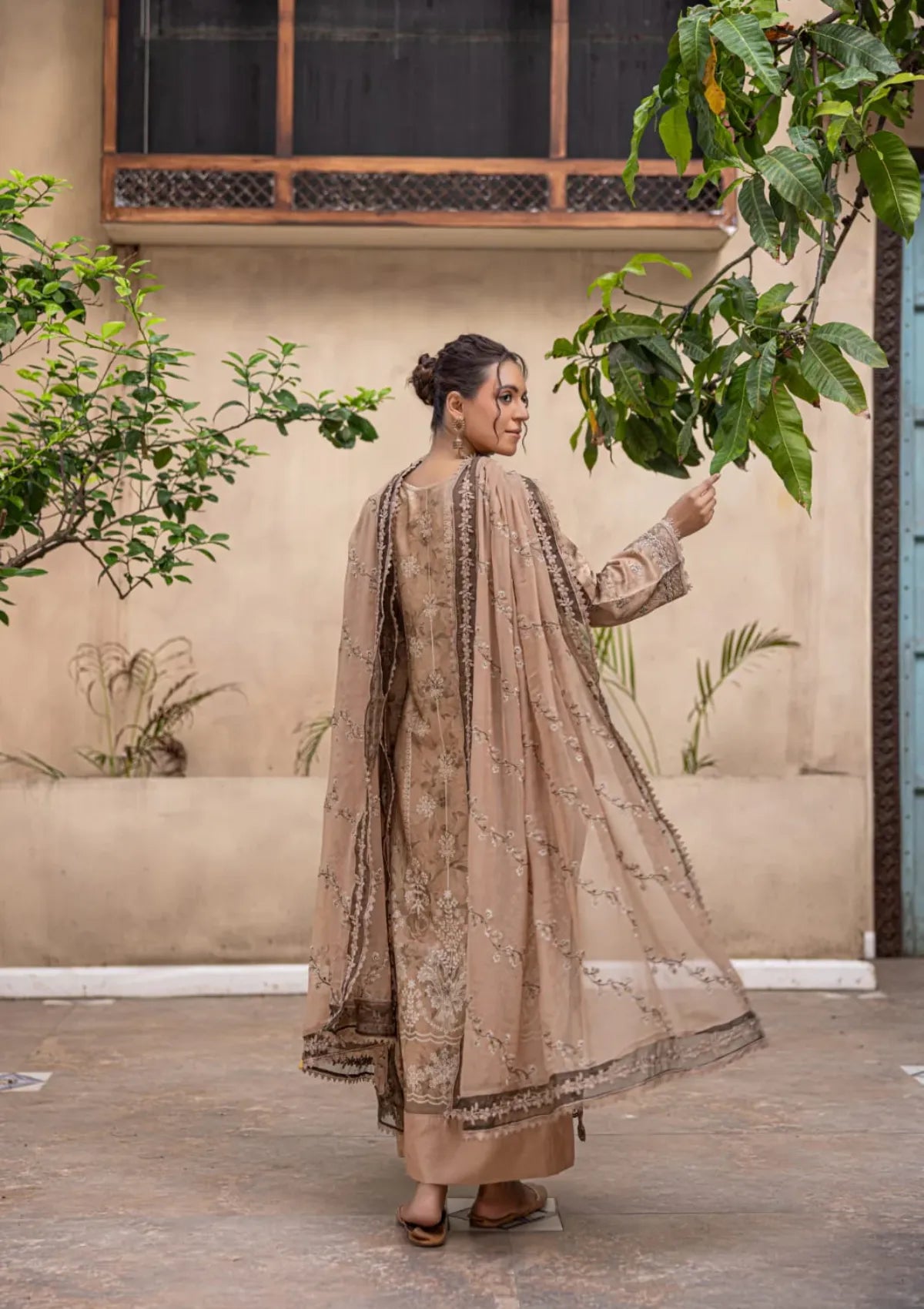 mohsin-saeed-fabrics-is-selling-online-and-in stores-Luxury-daily-wear-wedding-wear-formal-wear-in-budgeted-price-This-product-is-from-azam-arts-pankh-by-smile-vol-01-viscose25-d-1935-is-available-on-Mohsin-saeed-fabrics-website.